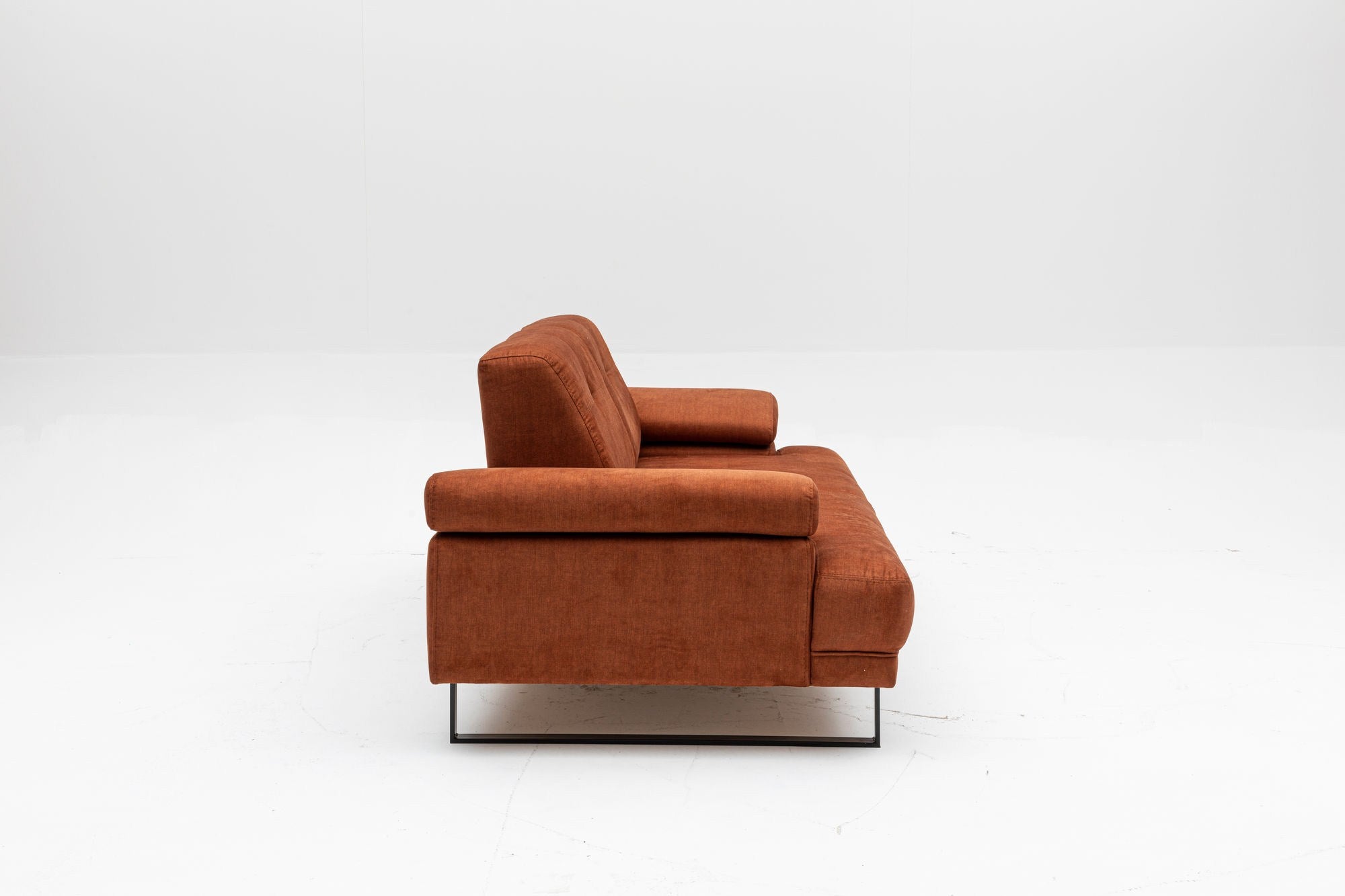 Sofá-cama elegante de 2 lugares, laranja, 199 x 99 x 83 cm | Estrutura em madeira de faia e aglomerado, braço ajustável, encosto móvel | Design industrial moderno