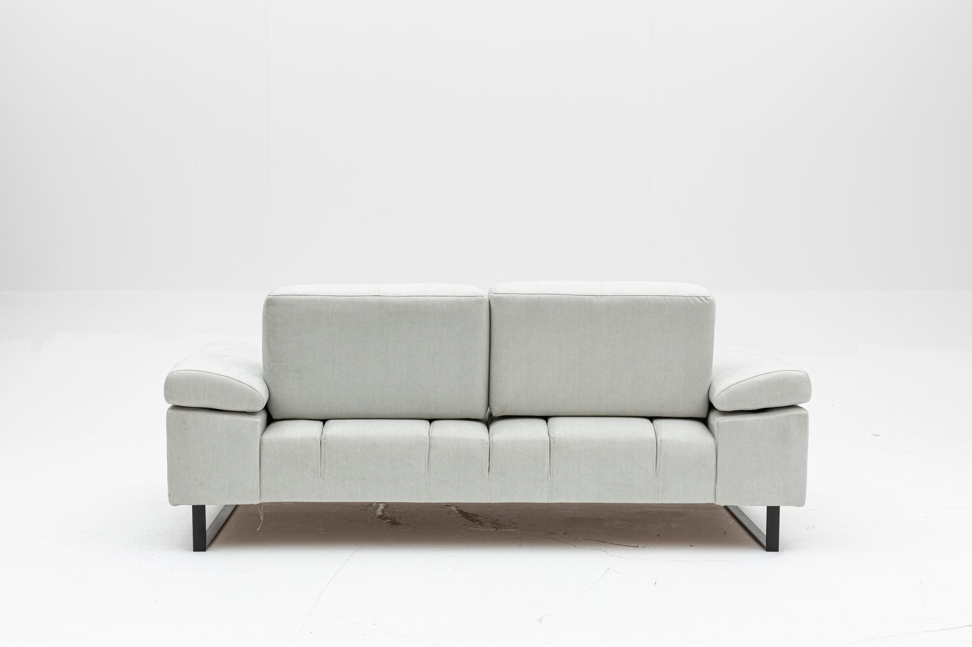 Sofá-cama elegante de 2 lugares, branco, 199 x 99 x 83 cm | Estrutura em madeira de faia e aglomerado, 100% poliéster, encosto ajustável, design industrial moderno