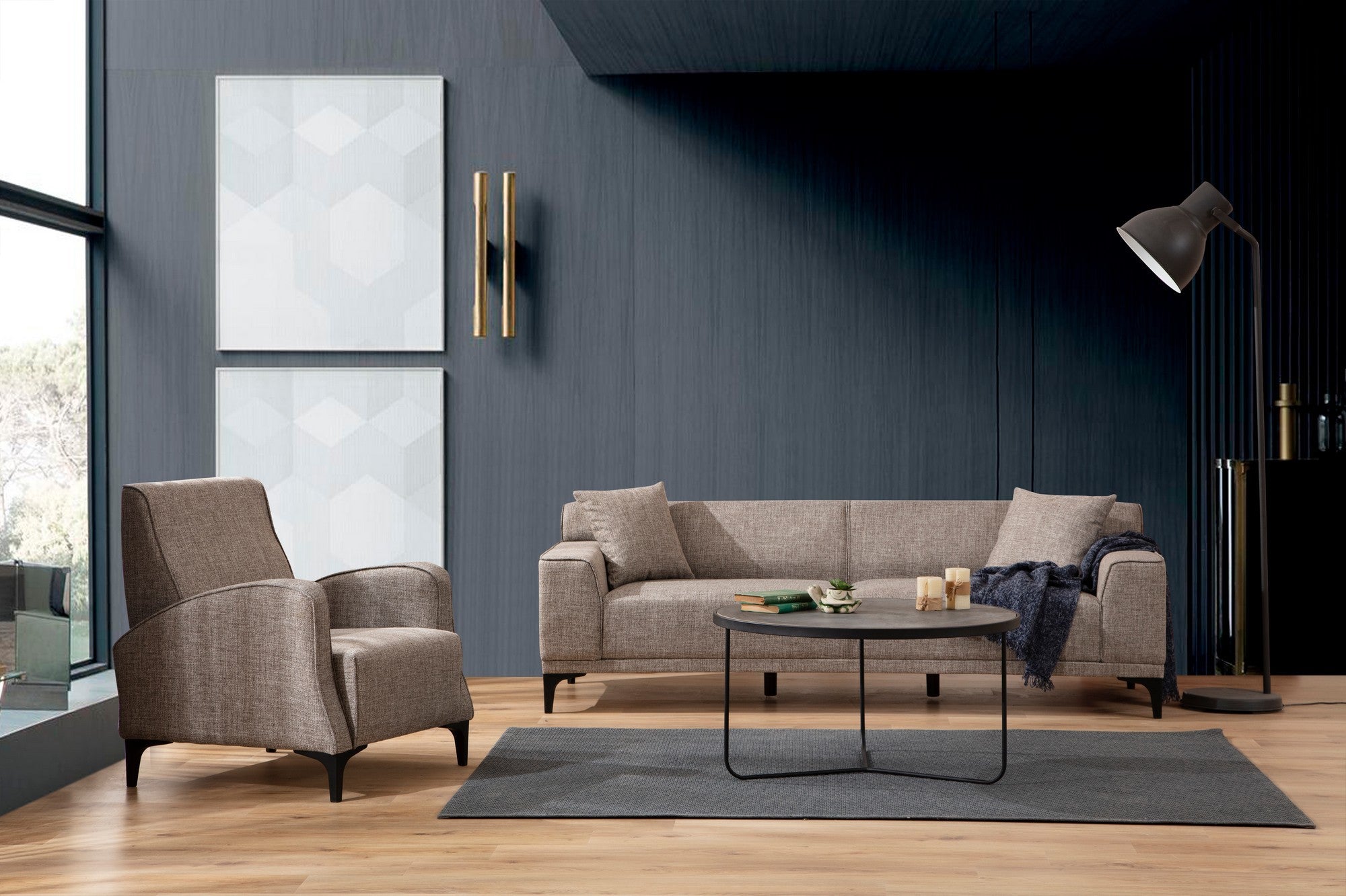 Sofá elegante de 3 lugares, cor fulvo, 215 cm | Estrutura em madeira de faia e aglomerado, tecido 100% poliéster | Almofadas confortáveis de espuma e penas, design moderno