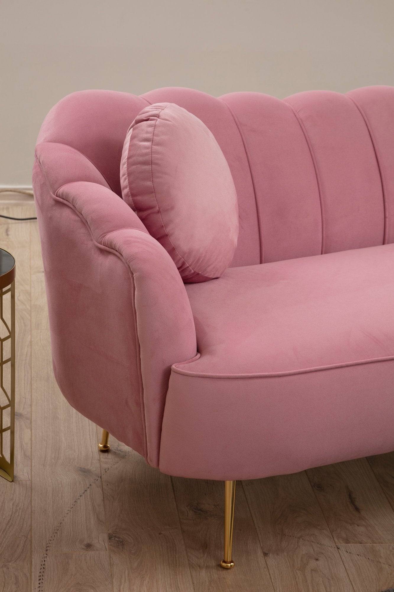 Sofá elegante de 3 lugares, rosa-pó, 215 x 90 x 80 cm | Estrutura de madeira de faia, 100% poliéster, pernas de metal dourado | Almofadas macias de espuma e penas, design glamoroso