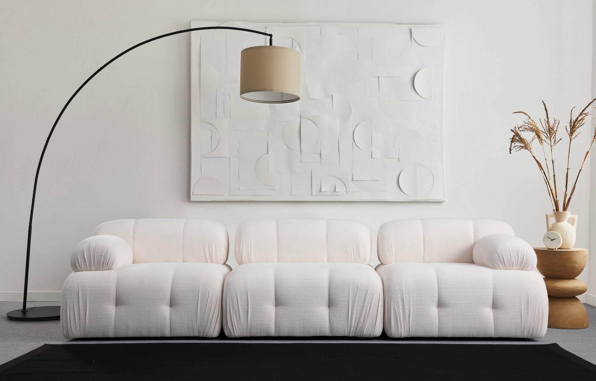 Sofá elegante de 3 lugares, branco, 290 x 95 x 75 cm | Estrutura em madeira de faia e aglomerado, tecido 100% poliéster | Espuma cinza suave, design moderno para sala de estar