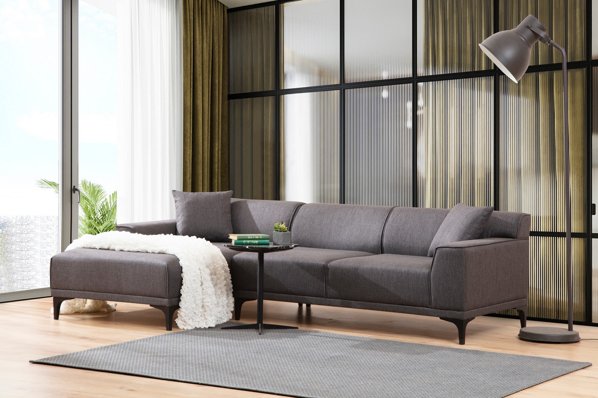 Sofá de canto elegante, antracite, 145 x 250 x 77 cm | Estrutura em madeira de faia e aglomerado, 100% poliéster, almofadas fixas, 2 travesseiros incluídos | Design escandinavo industrial moderno