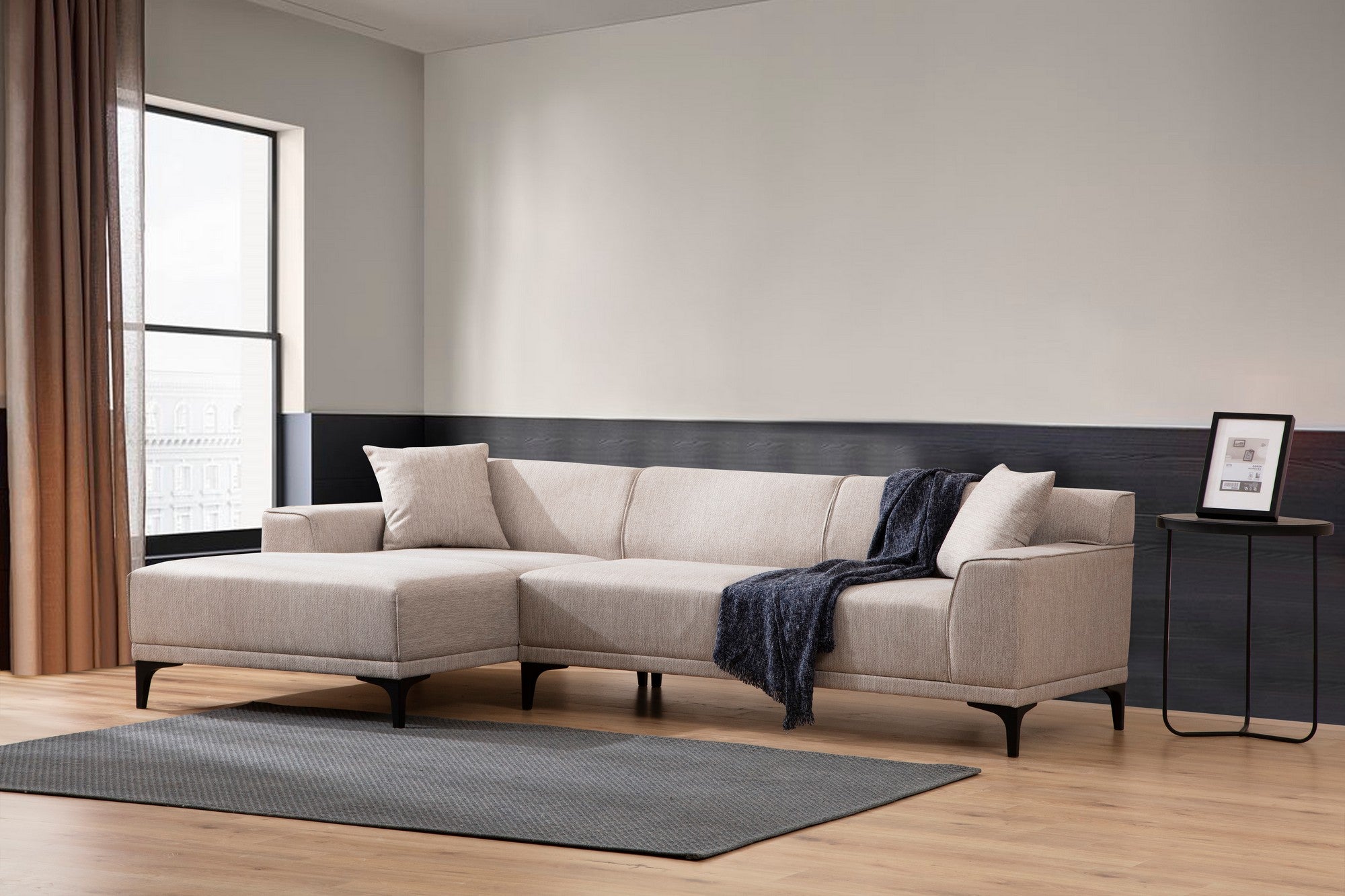 Sofá de canto elegante, branco, 145 x 250 x 86 cm | Estrutura em madeira de faia e aglomerado, 100% poliéster, inclui 2 almofadas | Design escandinavo moderno