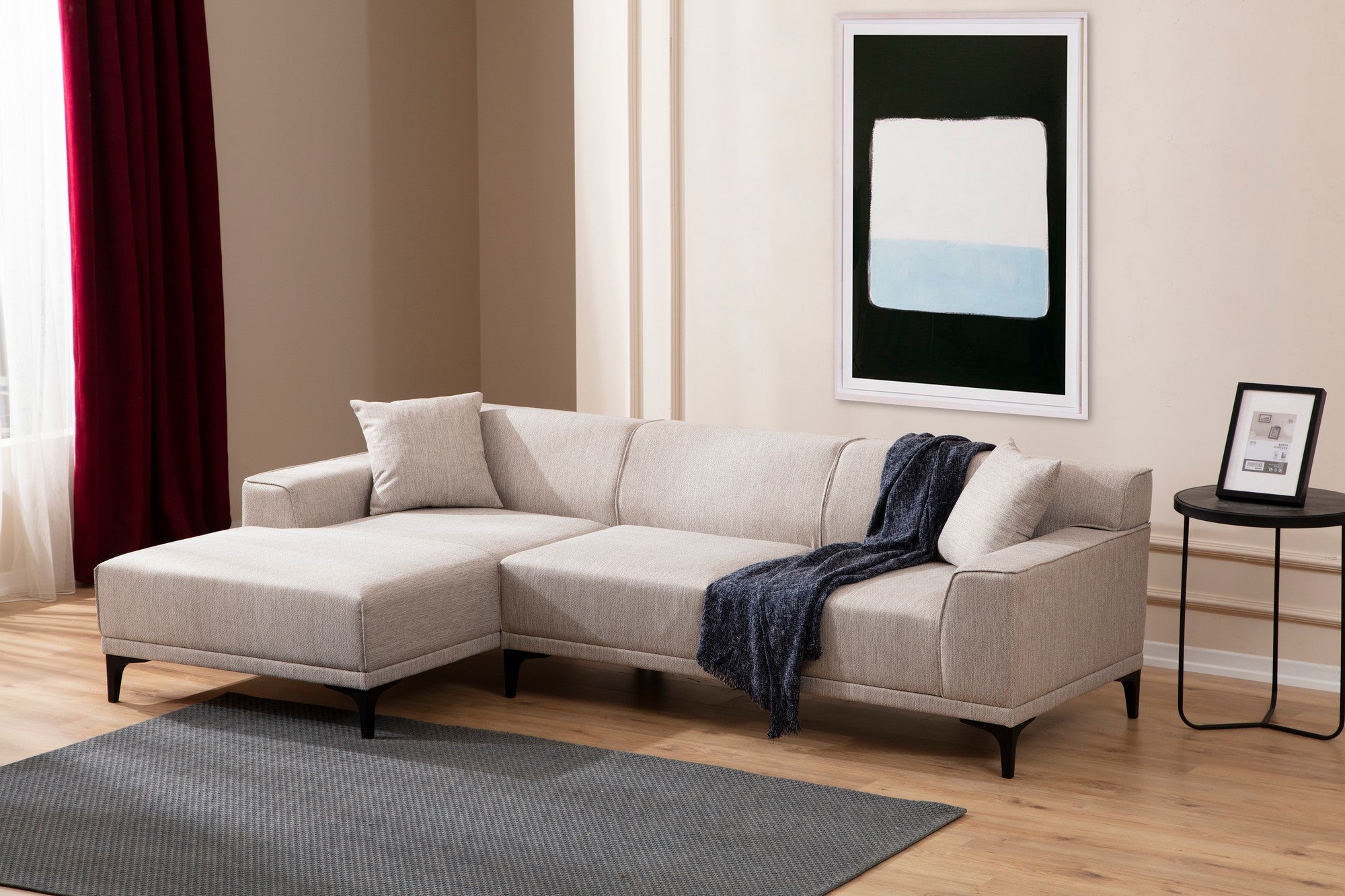 Sofá de canto elegante, branco, 145 x 250 x 86 cm | Estrutura em madeira de faia e aglomerado, 100% poliéster, inclui 2 almofadas | Design escandinavo moderno