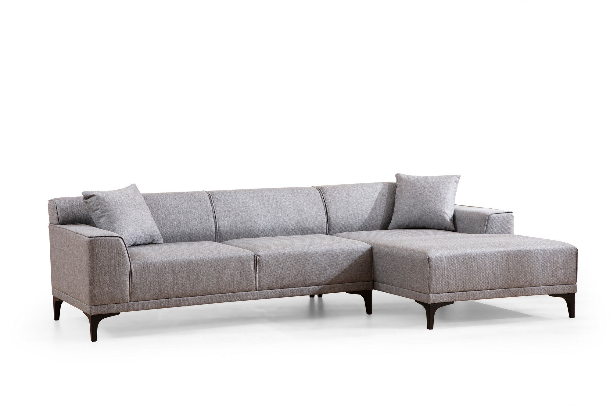 Sofá de canto elegante, cinza claro, 145 x 250 x 77 cm | Estrutura em madeira de faia e aglomerado, 100% poliéster, almofadas fixas, 2 travesseiros incluídos | Design escandinavo moderno