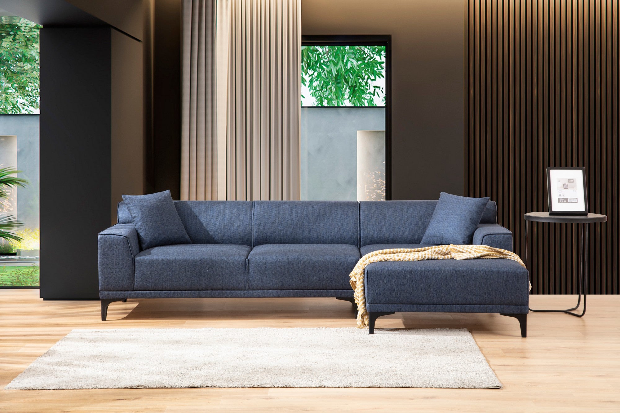 Sofá de canto elegante em azul, estrutura de madeira de faia e aglomerado, 145 x 250 cm | 100% poliéster, almofadas fixas, 2 travesseiros incluídos | Design escandinavo moderno