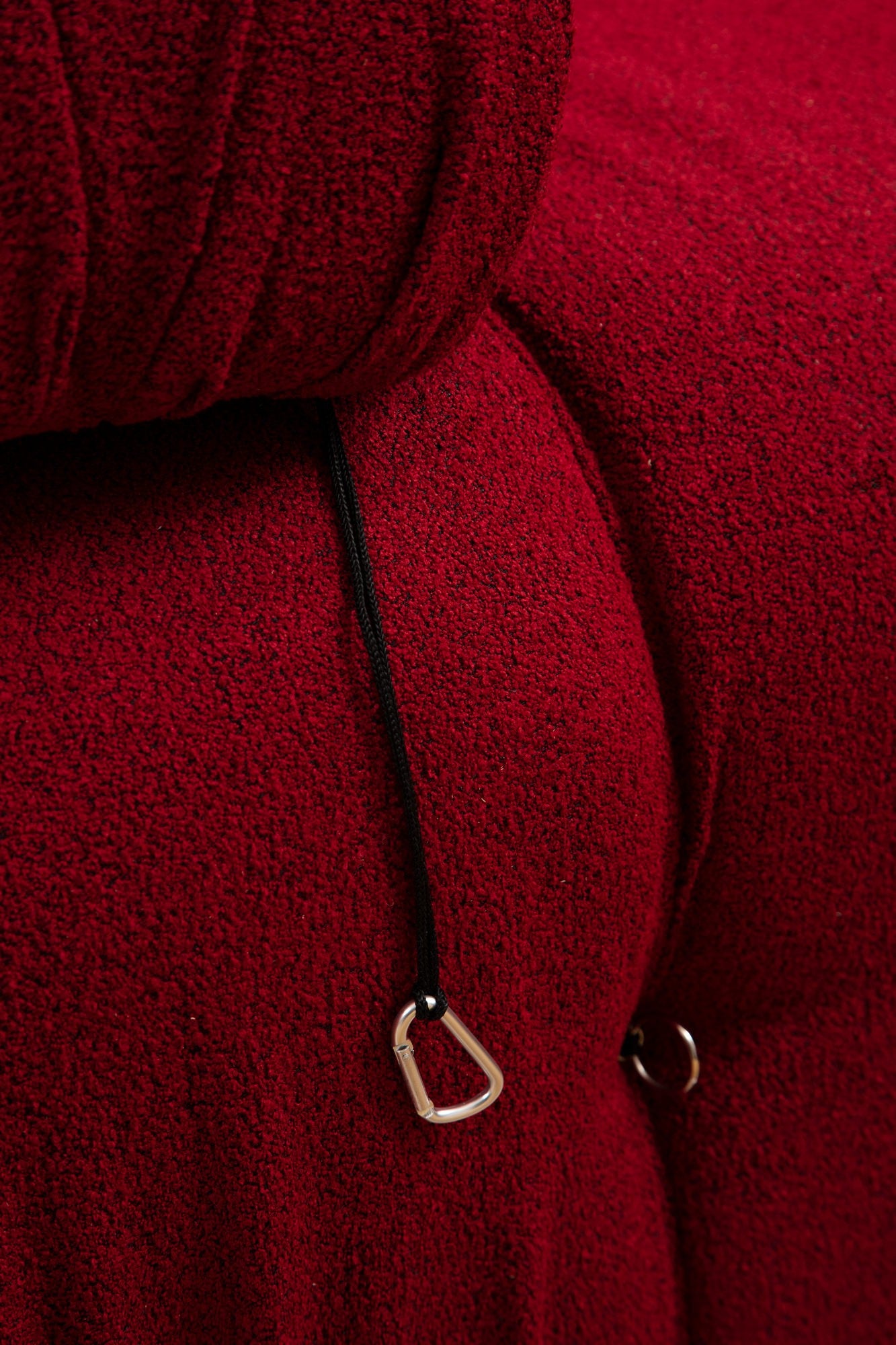 Sofá de canto vermelho elegante, 288 x 190 x 95 cm | Estrutura em madeira de faia e aglomerado, 100% poliéster, encosto e braço removíveis, assento em espuma macia | Perfeito para espaços modernos