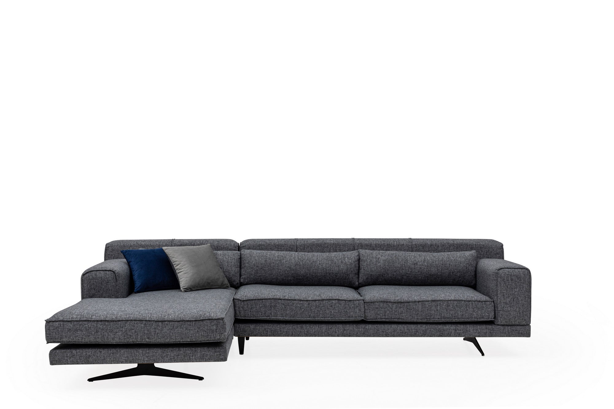 Sofá de canto elegante, tecido cinza, 198 x 308 cm | Estrutura em madeira de faia e aglomerado, capacidade de 300 kg | Inclui 3 almofadas, pernas de metal preto fosco | Design industrial moderno