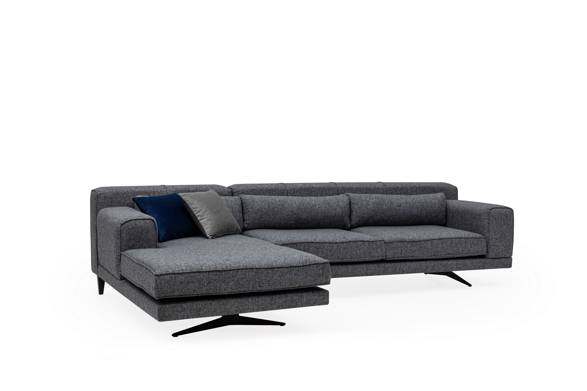 Sofá de canto elegante, tecido cinza, 198 x 308 cm | Estrutura em madeira de faia e aglomerado, capacidade de 300 kg | Inclui 3 almofadas, pernas de metal preto fosco | Design industrial moderno