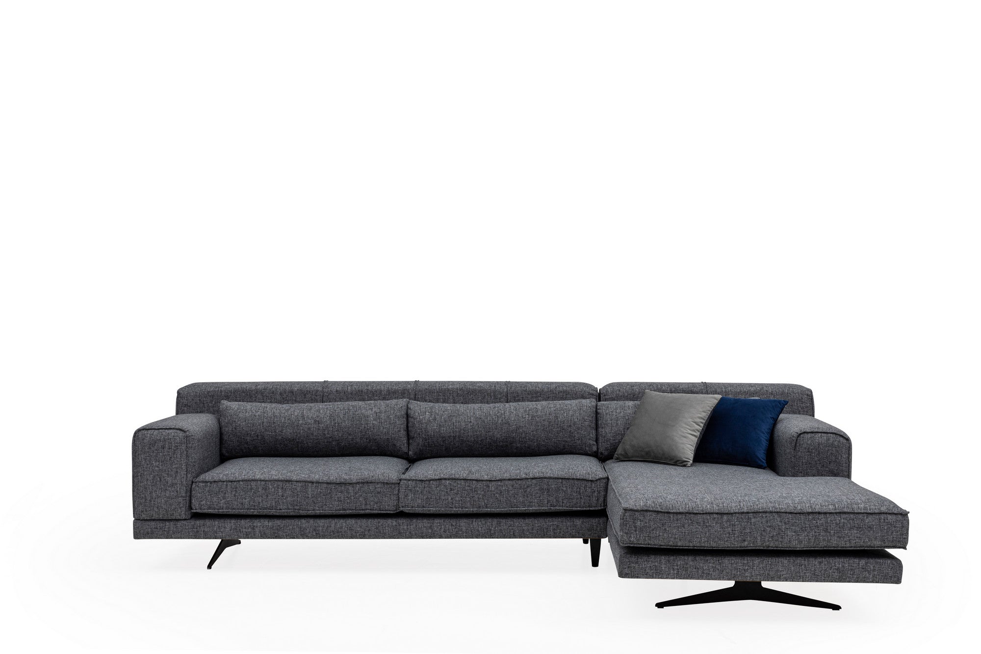 Sofá de canto elegante, tecido cinza, 308 x 198 x 78 cm | Estrutura em madeira de faia e aglomerado, 5 almofadas, pernas de metal preto fosco | Perfeito para espaços modernos