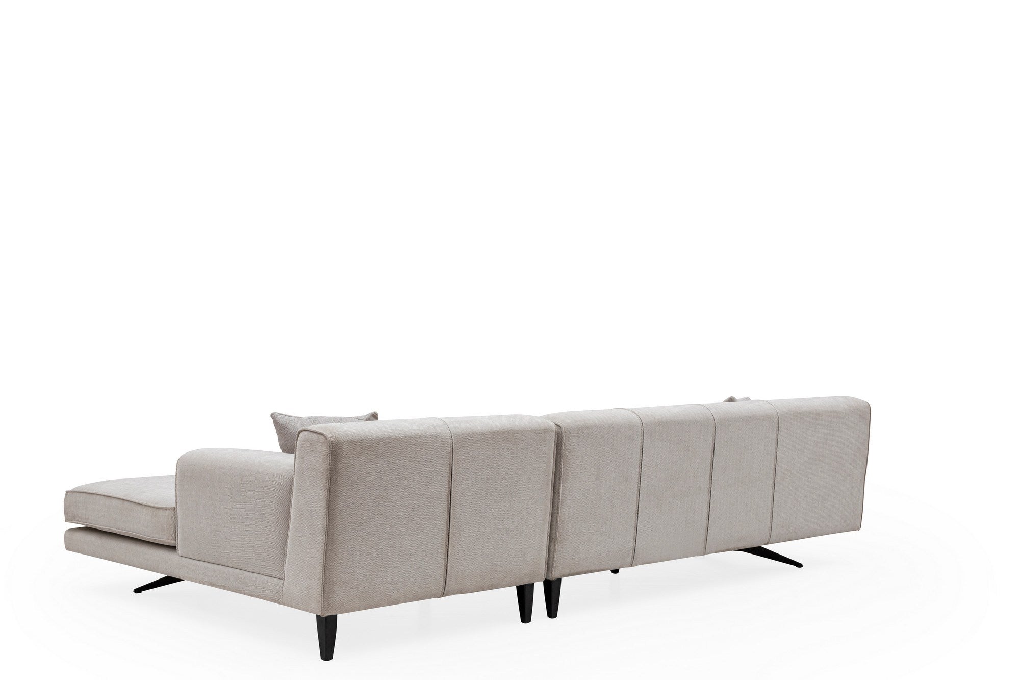 Sofá de canto bege, 308 x 198 cm, estrutura em madeira de faia e aglomerado, 100% poliéster, 5 almofadas, pernas de metal preto fosco, design escandinavo moderno, capacidade para 300 kg