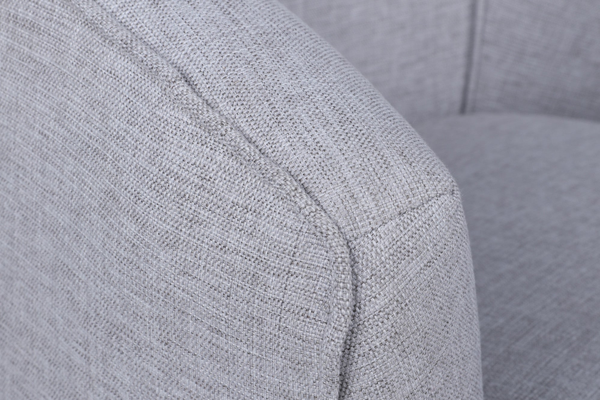 Poltrona de orelhas estilosa, cinza claro, 83 x 72 x 75 cm | Estrutura em madeira de faia e aglomerado, linho 100% poliéster, pernas em metal preto fosco | Perfeita para espaços modernos e industriais