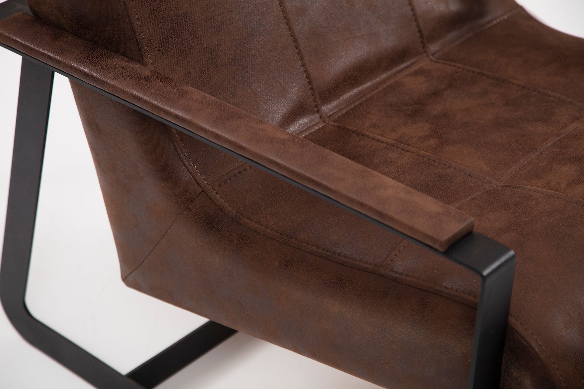 Poltrona de Asa Elegante, Marrom, 74 x 87 x 80 cm | Estrutura em Madeira de Faia e Aglomerado, Tecido 100% Poliéster | Inclui 2 Almofadas, Design Industrial de Hotel