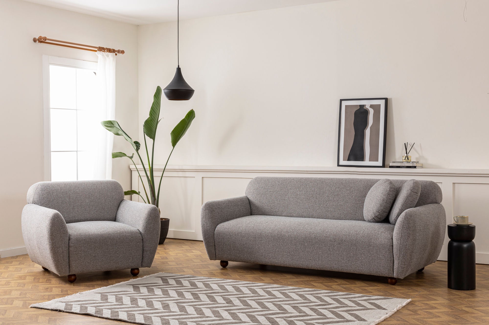 Poltrona Elegante, Cinza Claro, 90 x 86 x 86 cm | Estrutura em madeira de faia e aglomerado, 100% poliéster, pernas em nogueira | Perfeita para decoração escandinava e hoteleira