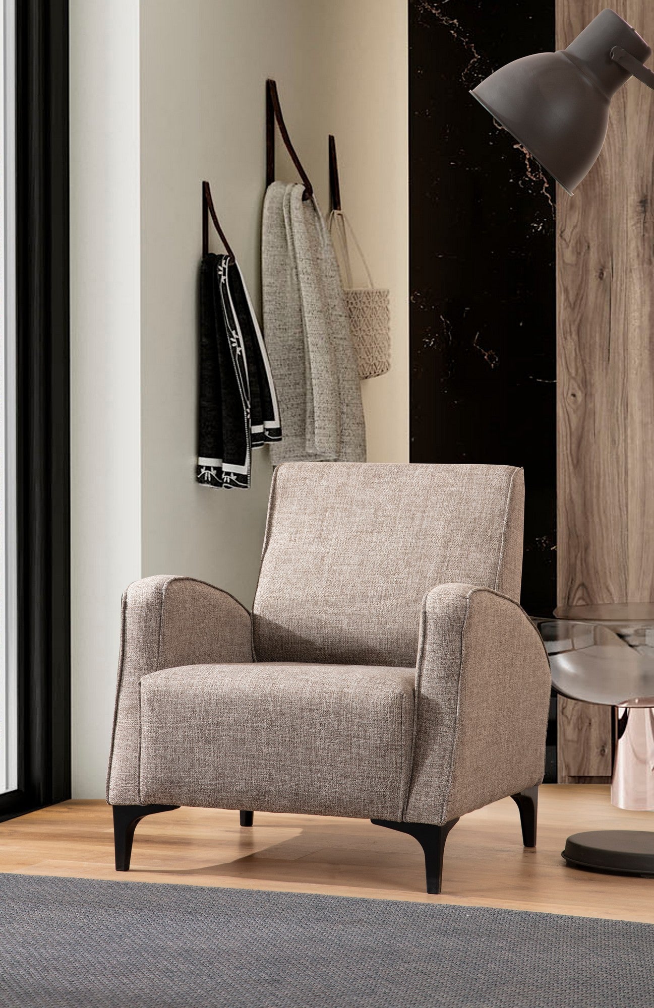 Poltrona elegante com estrutura em madeira de faia, fulvo e aglomerado, 78x87x78 cm | Almofadas 100% poliéster, espuma e penas, inclui 2 travesseiros | Design escandinavo moderno