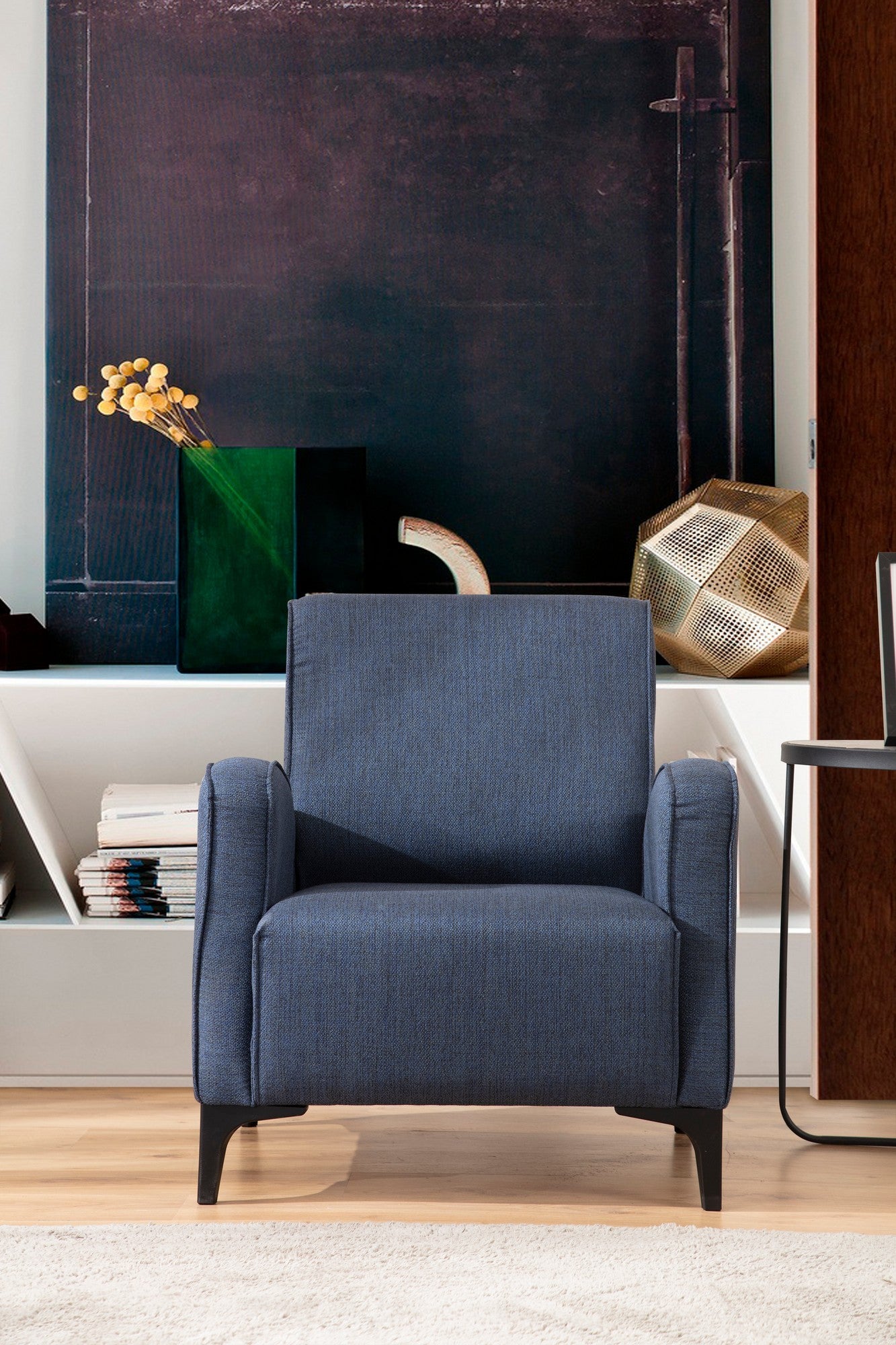 Poltrona Elegante Azul, Estrutura em Madeira de Faia e Aglomerado, 78x87x78 cm | 100% Poliéster, Almofadas Fixas, 2 Travesseiros Inclusos | Design Escandinavo Moderno