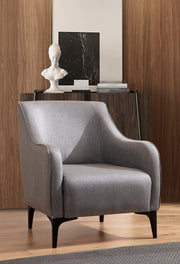 Poltrona Elegante, Tecido Cinza, Estrutura em Madeira de Faia, 94x87x77 cm | 100% Poliéster, Almofadas de Espuma e Penas, Inclui 2 Travesseiros | Design Industrial Moderno
