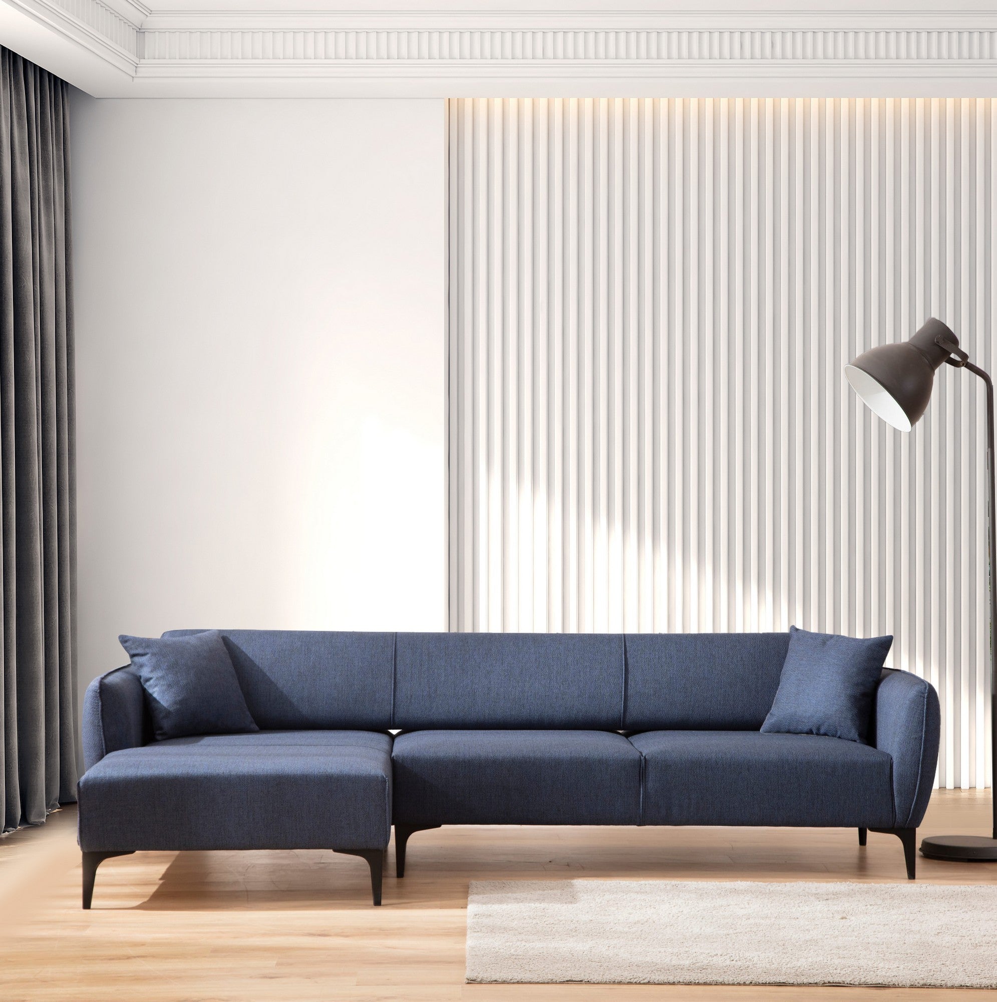 Sofá de canto elegante em azul, estrutura de madeira de faia e aglomerado, 140 x 270 cm | 100% poliéster, encosto giratório, inclui 2 almofadas | Design escandinavo moderno