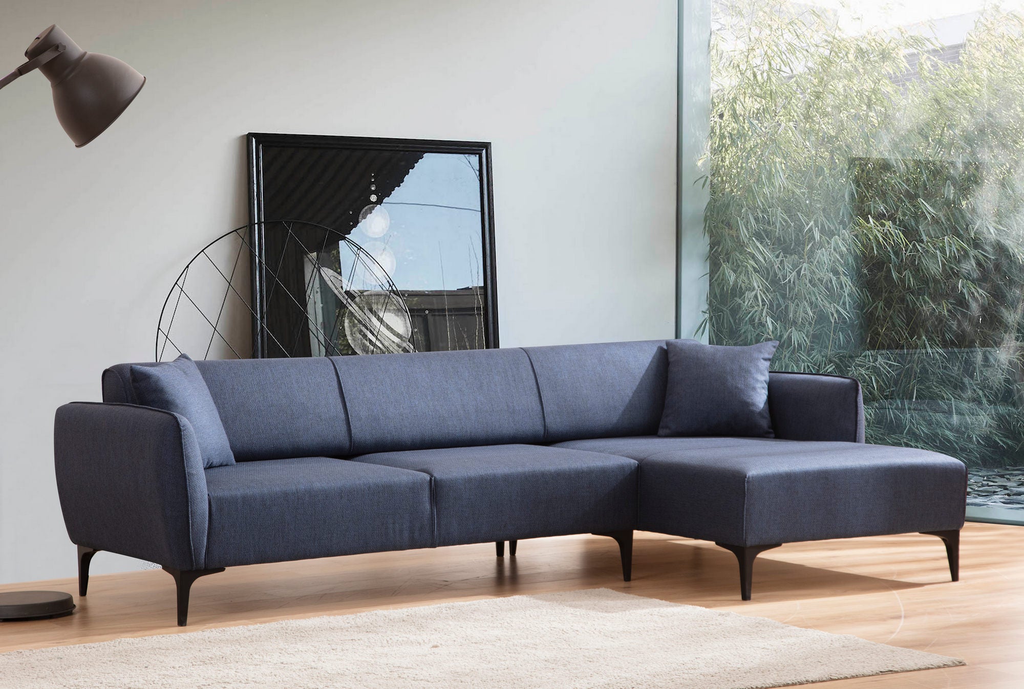Sofá de canto elegante em azul, estrutura de madeira de faia e aglomerado, 270 x 140 cm | 100% poliéster, encosto giratório, inclui 2 almofadas | Design escandinavo moderno
