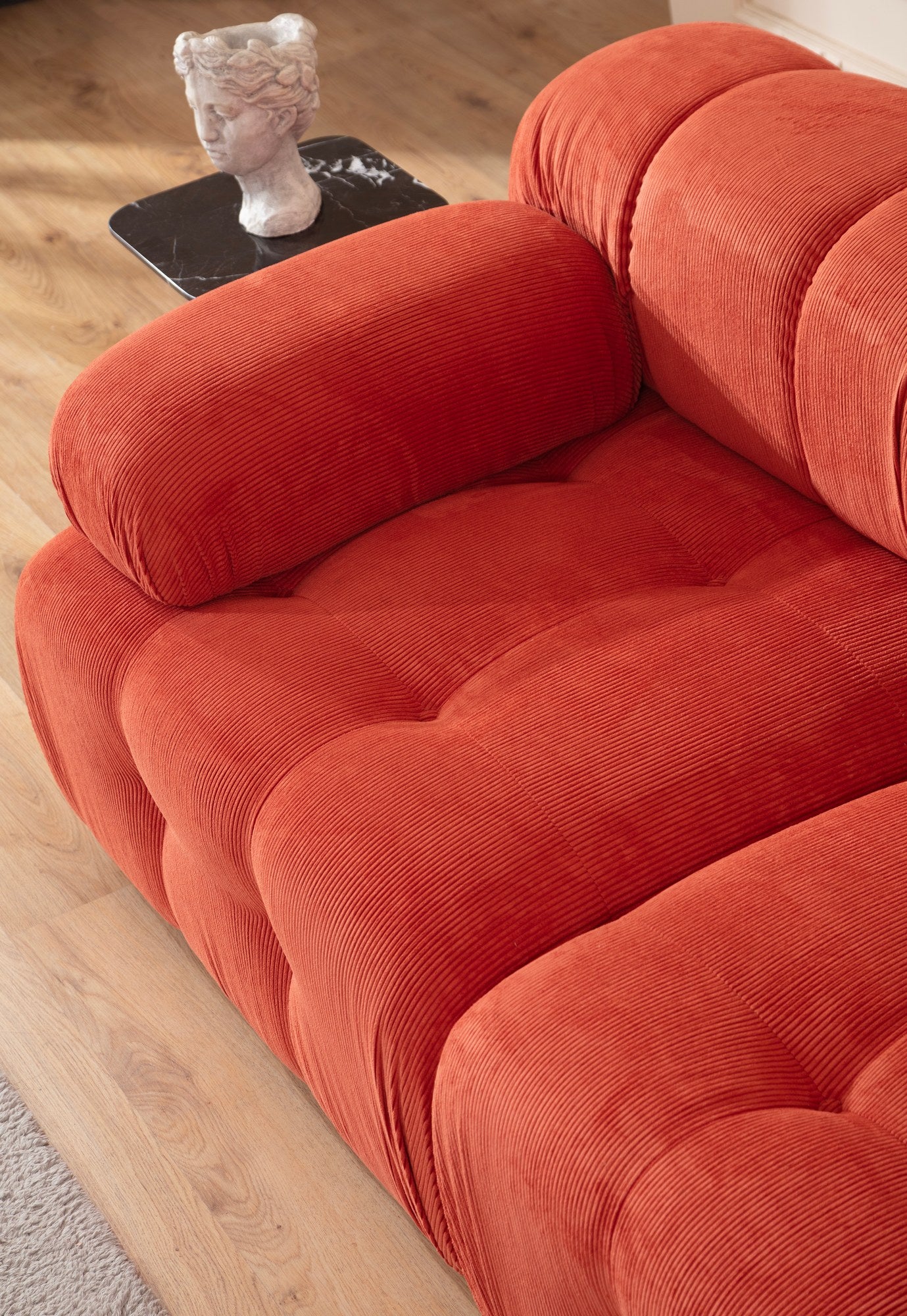 Sofá elegante de 2 lugares, vermelho, 200 x 100 x 80 cm | Estrutura em madeira de faia e aglomerado, 100% poliéster, espuma 28 DNS | Design moderno com mecanismo de mudança