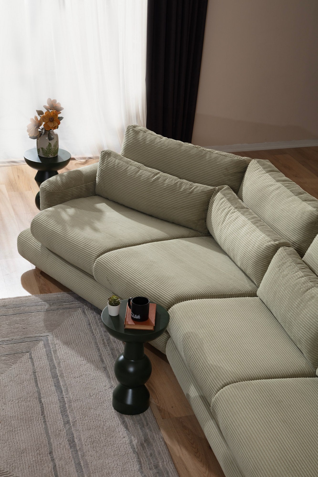 Sofá elegante de 4 lugares, verde, 330 x 105 x 90 cm | Estrutura em madeira de faia e aglomerado, 100% poliéster, almofadas removíveis | Design elegante para salas de estar modernas