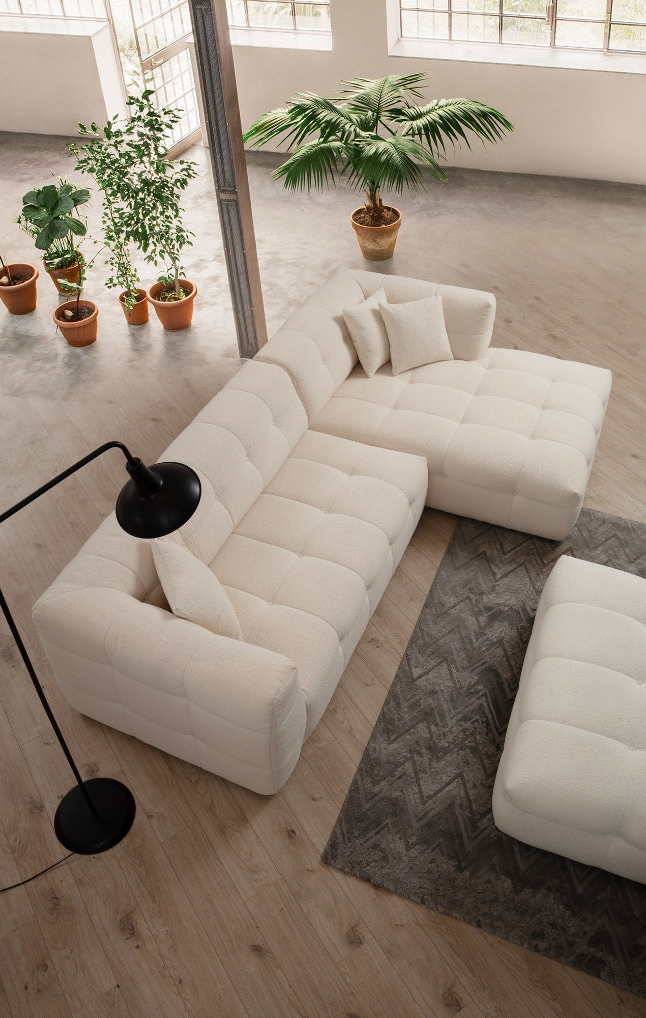 Sofá de Canto Elegante, Bege, 300 x 150 cm | Estrutura em Madeira de Faia e Aglomerado, 100% Poliéster, Espuma 28 DNS | Perfeito para Salas de Estar Modernas e Relaxamento