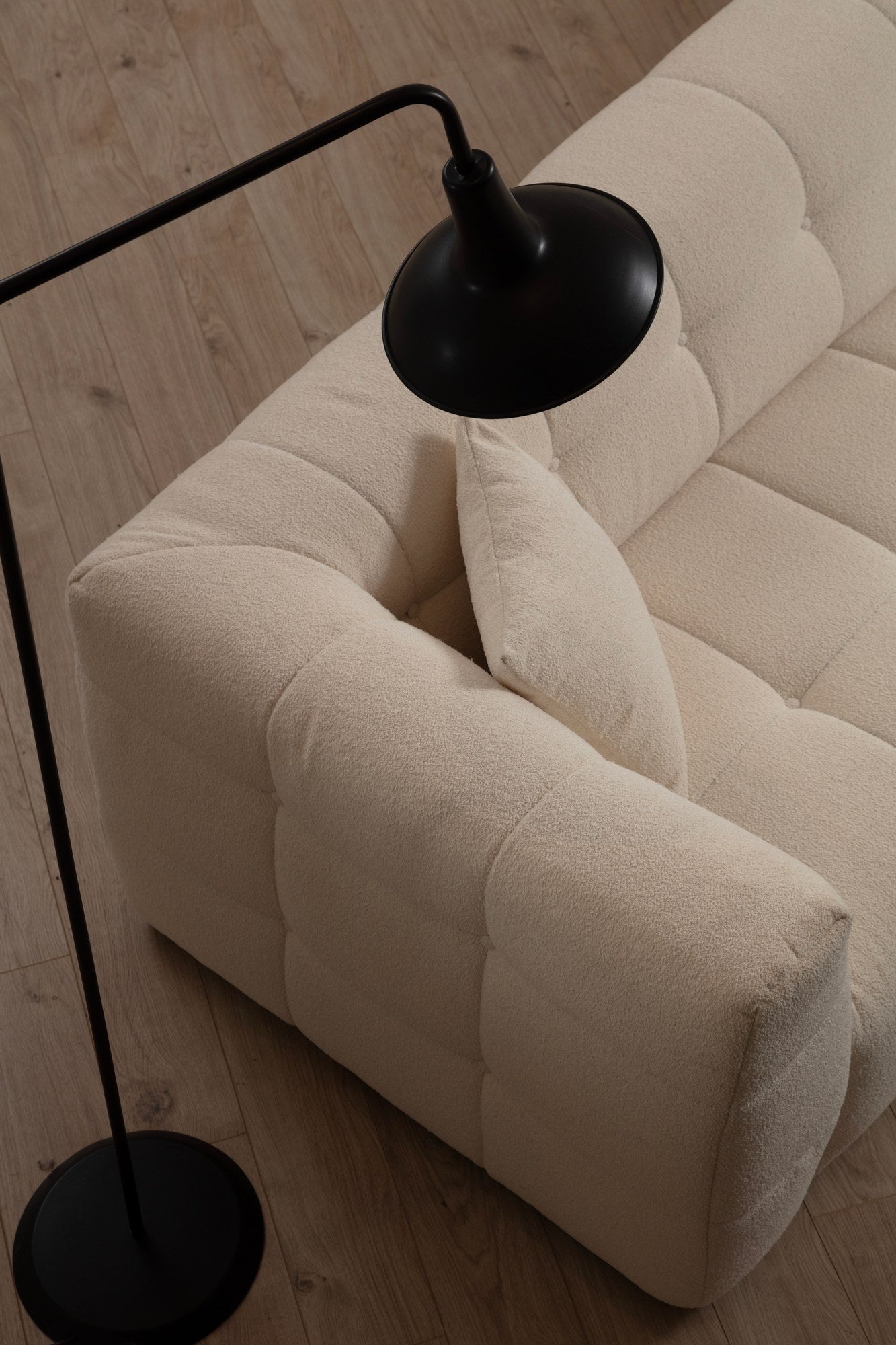 Sofá de Canto Elegante, Bege, 300 x 150 cm | Estrutura em Madeira de Faia e Aglomerado, 100% Poliéster, Espuma 28 DNS | Perfeito para Salas de Estar Modernas e Relaxamento