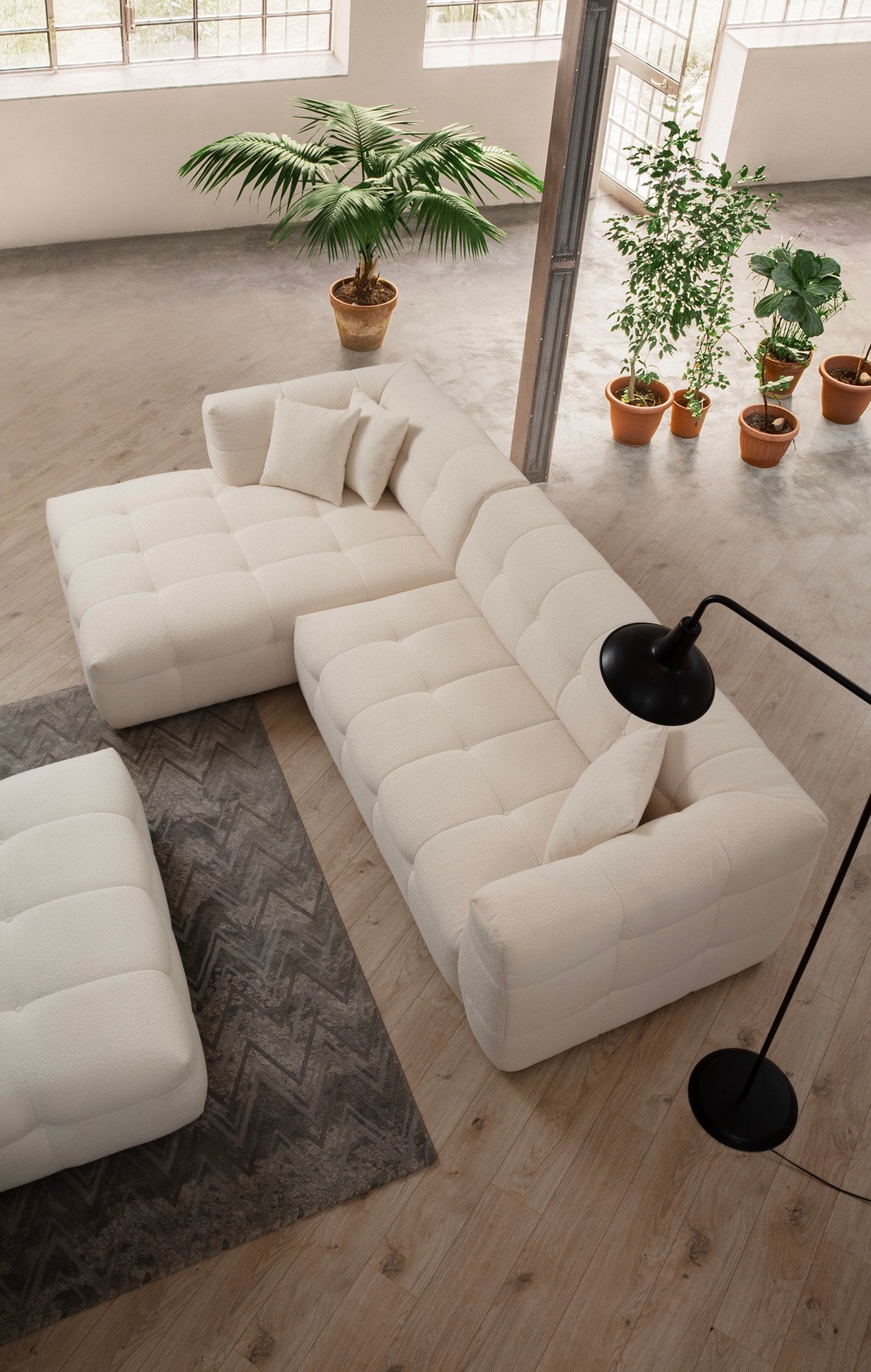 Sofá de Canto Elegante, Bege, 300 x 150 cm | Estrutura em Madeira de Faia e Aglomerado, 100% Poliéster, Espuma 28 DNS | Perfeito para Salas de Estar Modernas e Relaxamento