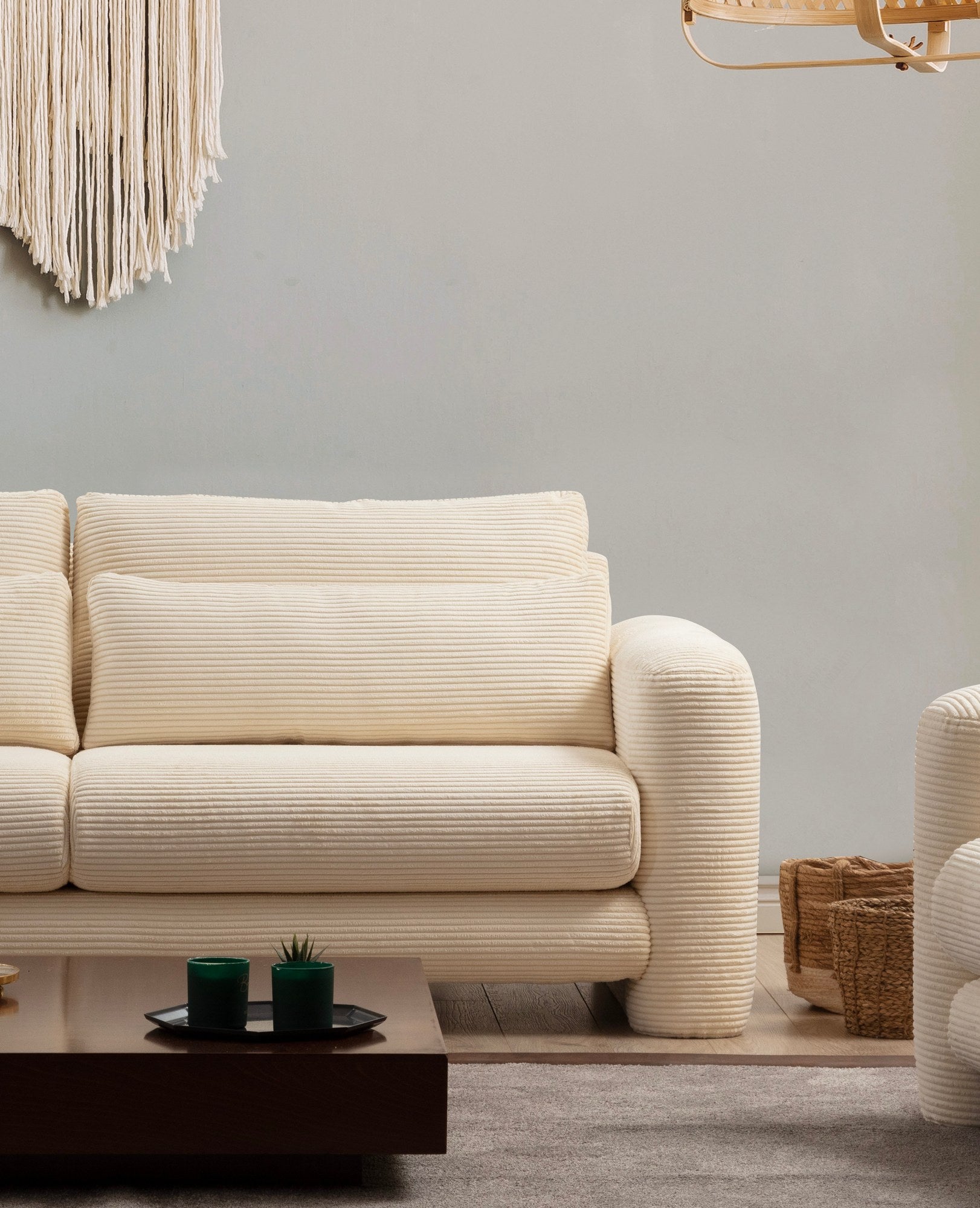 Sofá elegante de 2 lugares, bege, 180 x 97 x 73 cm | Estrutura em madeira de faia e aglomerado, 100% poliéster, espuma 28 DNS | Almofadas portáteis, tecido lavável a seco