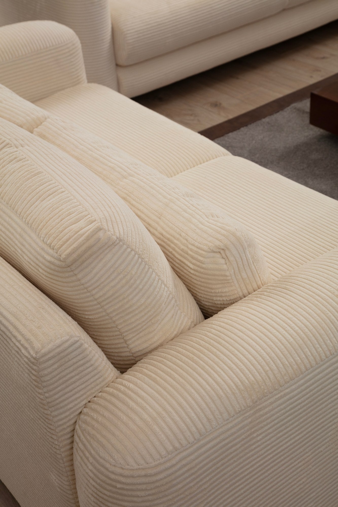 Sofá elegante de 2 lugares, bege, 180 x 97 x 73 cm | Estrutura em madeira de faia e aglomerado, 100% poliéster, espuma 28 DNS | Almofadas portáteis, tecido lavável a seco