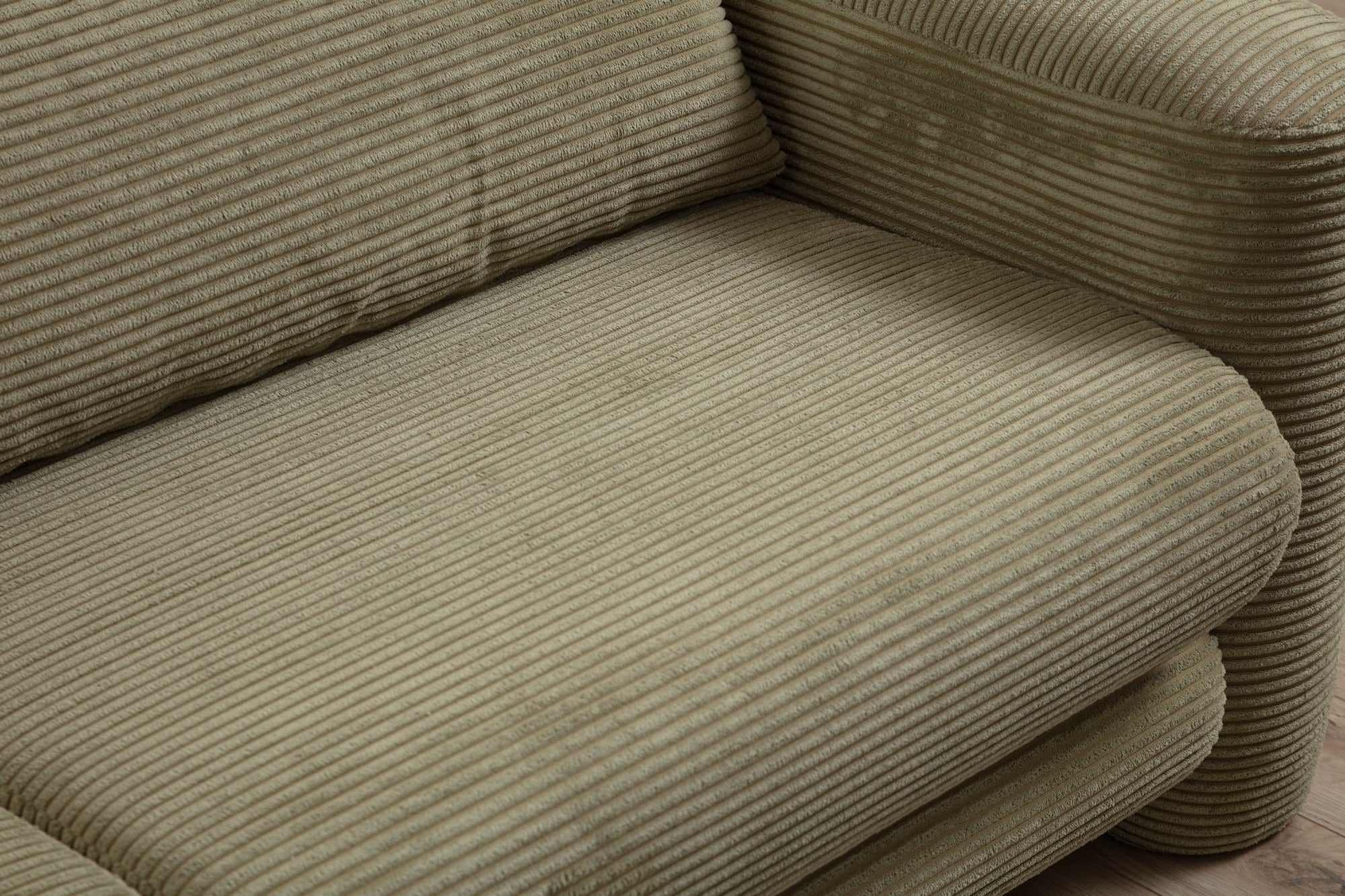 Sofá elegante de 3 lugares, verde, 215 x 97 x 73 cm | Estrutura em madeira de faia e aglomerado, 100% poliéster, espuma 28 DNS | Almofadas portáteis, tecido lavável a seco