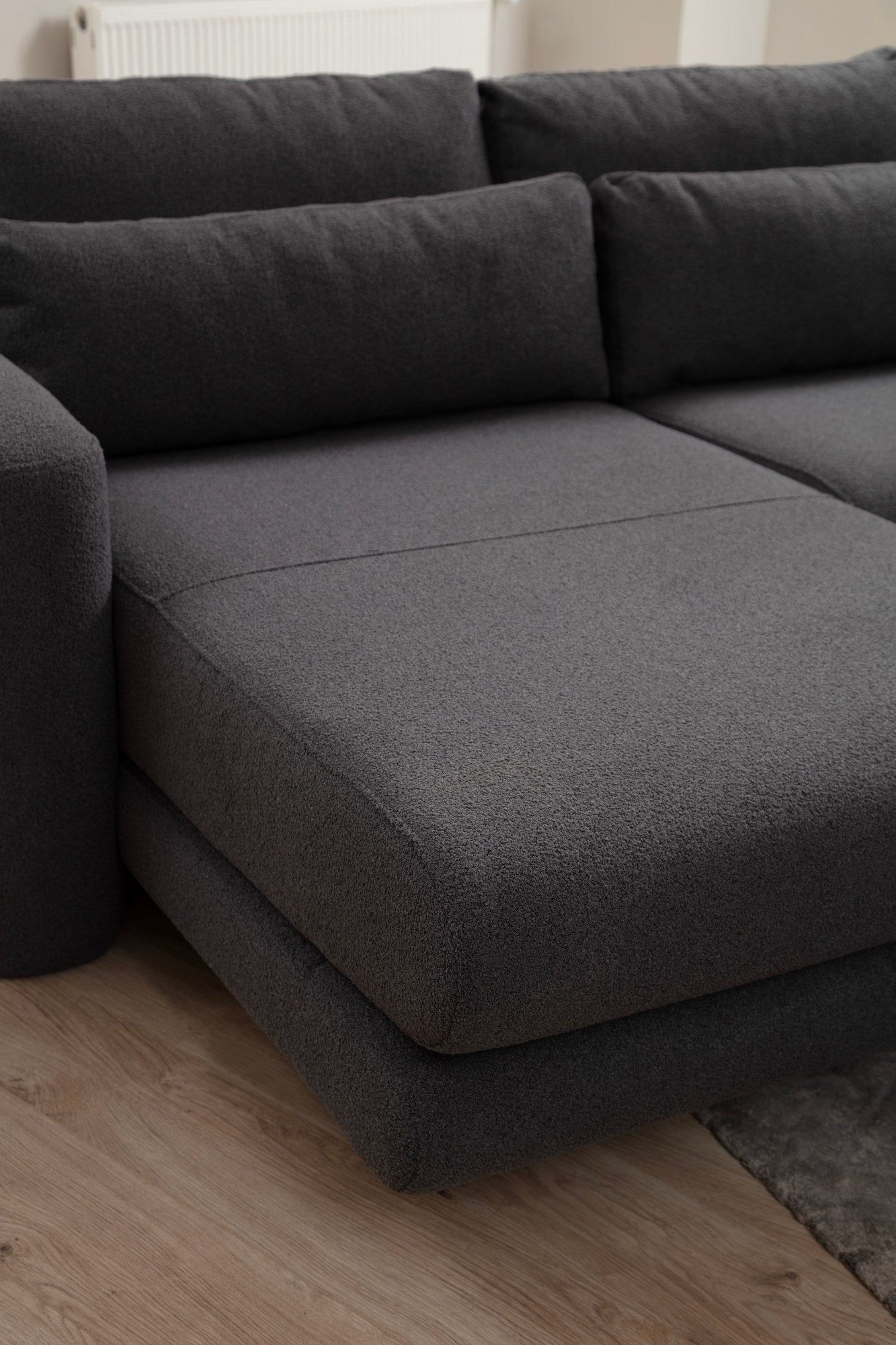 Sofá de canto elegante, cinza, 290 x 165 x 73 cm | Estrutura em madeira de faia e aglomerado, 100% poliéster, espuma 28 DNS | Almofadas portáteis, tecido lavável a seco