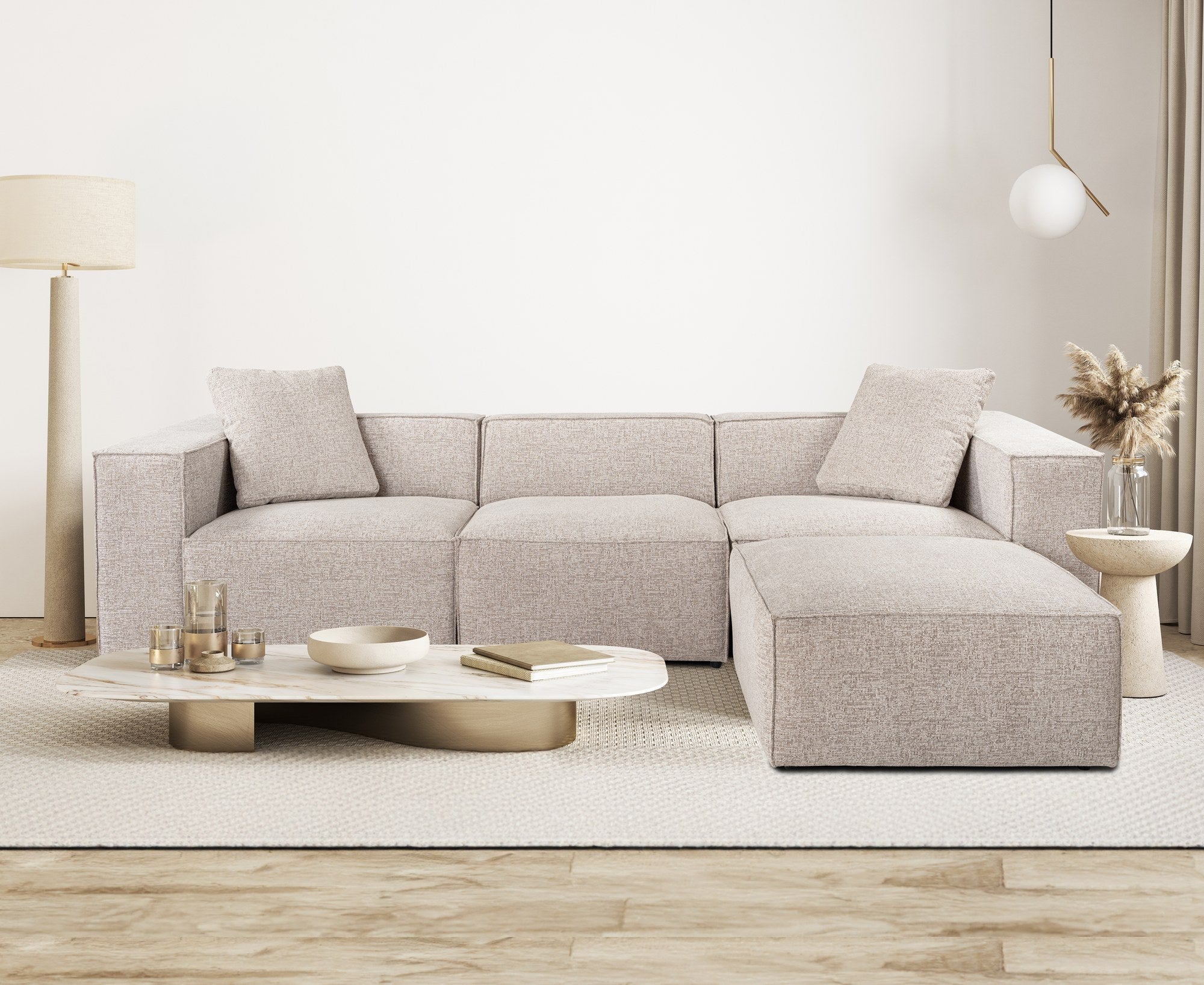 Sofá de canto elegante em tom mocha, 303 cm x 193 cm x 65 cm | Estrutura 100% madeira de carpa, tecido 100% linho, espuma 32 DNS, inclui 2 almofadas | Perfeito para salas de estar modernas