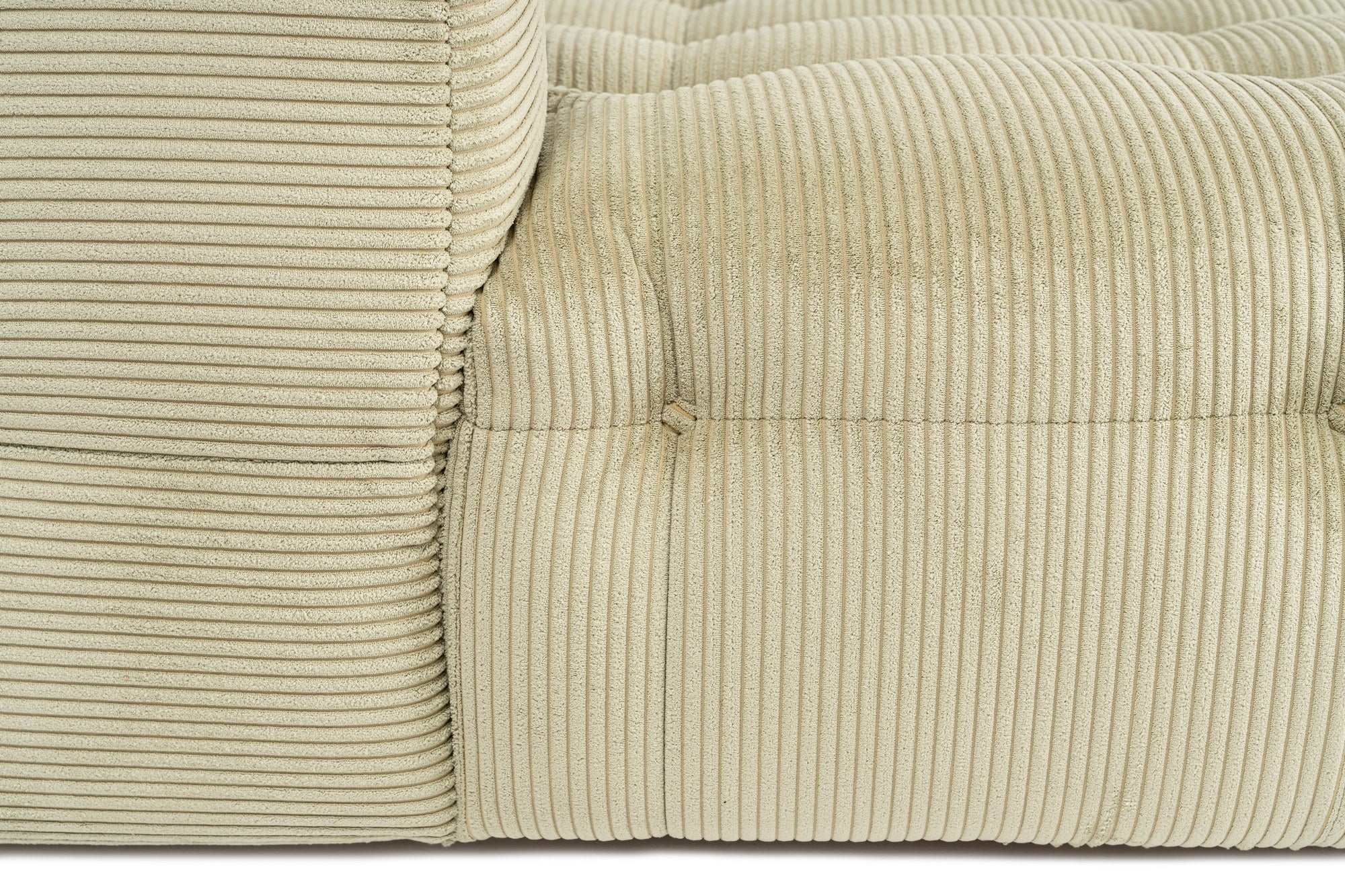 Sofá de canto elegante, verde, estrutura de madeira de faia e aglomerado, 300x150 cm | 100% poliéster, espuma 28 DNS, almofadas fixas, perfeito para espaços modernos