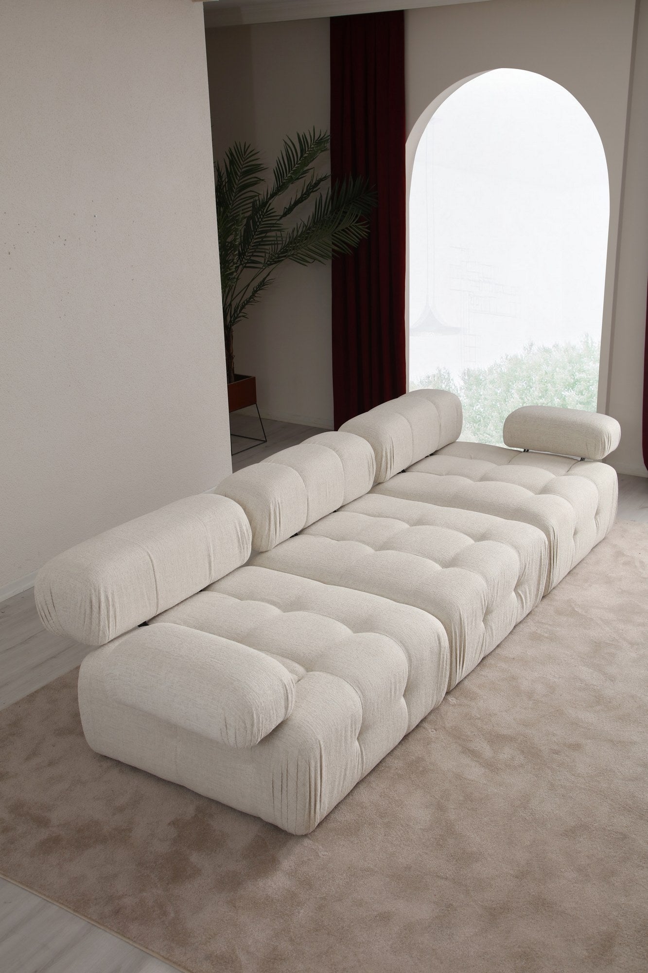 Sofá elegante de 3 lugares, cor creme, 300 x 100 x 80 cm | Estrutura em madeira de faia e aglomerado, 100% poliéster, espuma 28 DNS | Design moderno com mecanismo de mudança