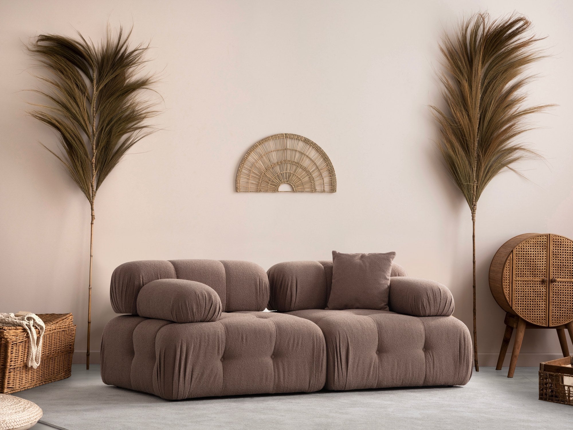 Sofá elegante de 2 lugares, Cappuccino, 200 x 100 x 80 cm | Estrutura em madeira de faia e aglomerado, 100% poliéster, espuma 28 DNS | Design moderno com mecanismo de mudança