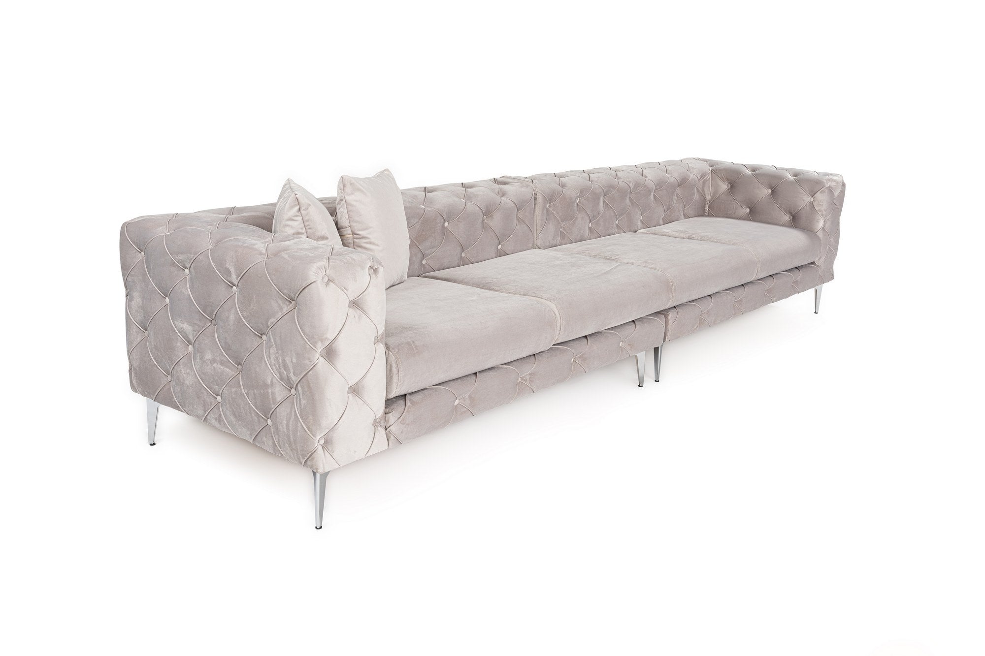 Sofá elegante de 4 lugares, cinza claro, 344 x 90 x 72 cm | Estrutura em madeira de faia e aglomerado, 100% poliéster, pernas cromadas | Inclui 2 almofadas, tecido lavável a seco