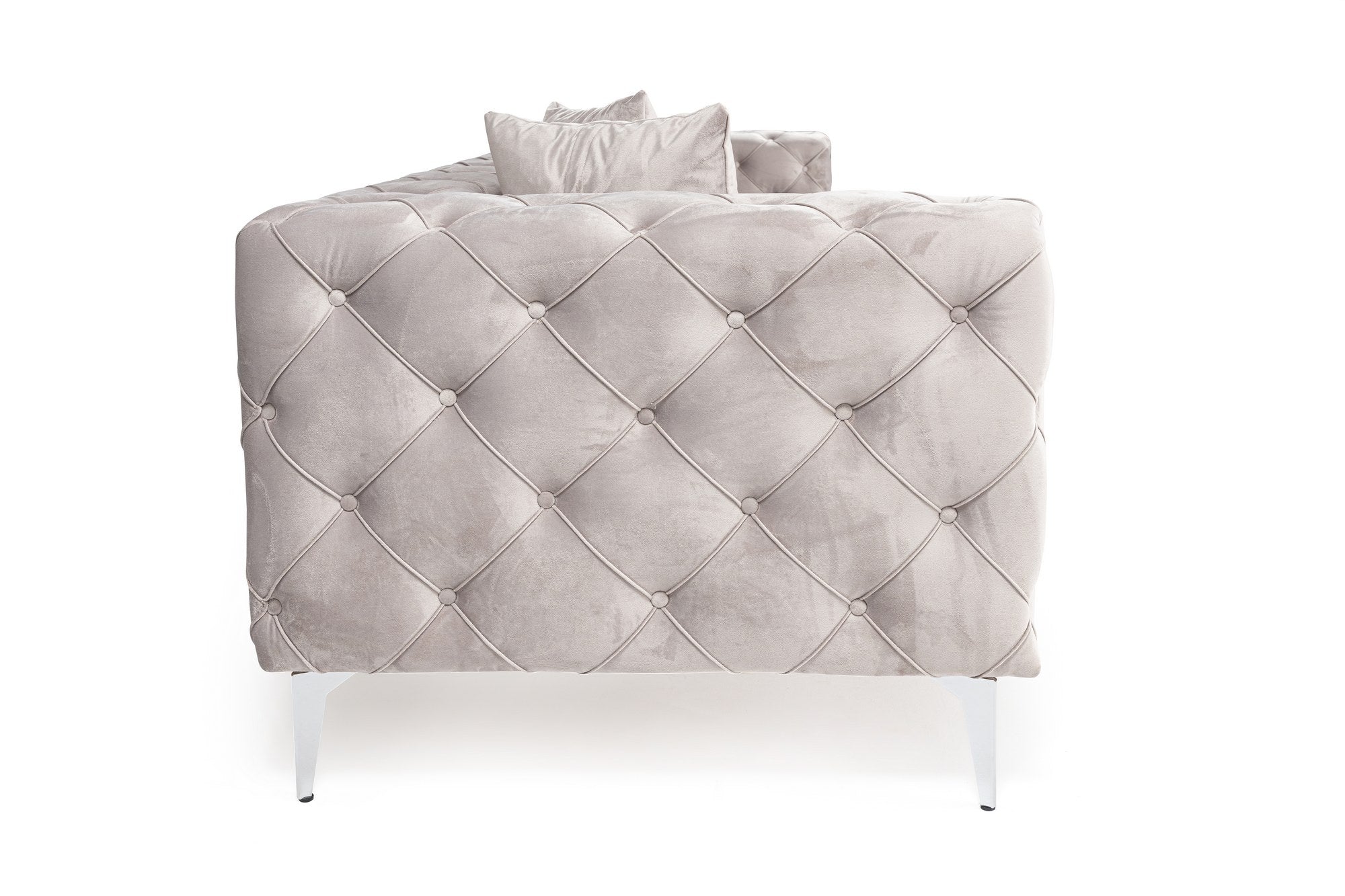 Sofá elegante de 4 lugares, cinza claro, 344 x 90 x 72 cm | Estrutura em madeira de faia e aglomerado, 100% poliéster, pernas cromadas | Inclui 2 almofadas, tecido lavável a seco