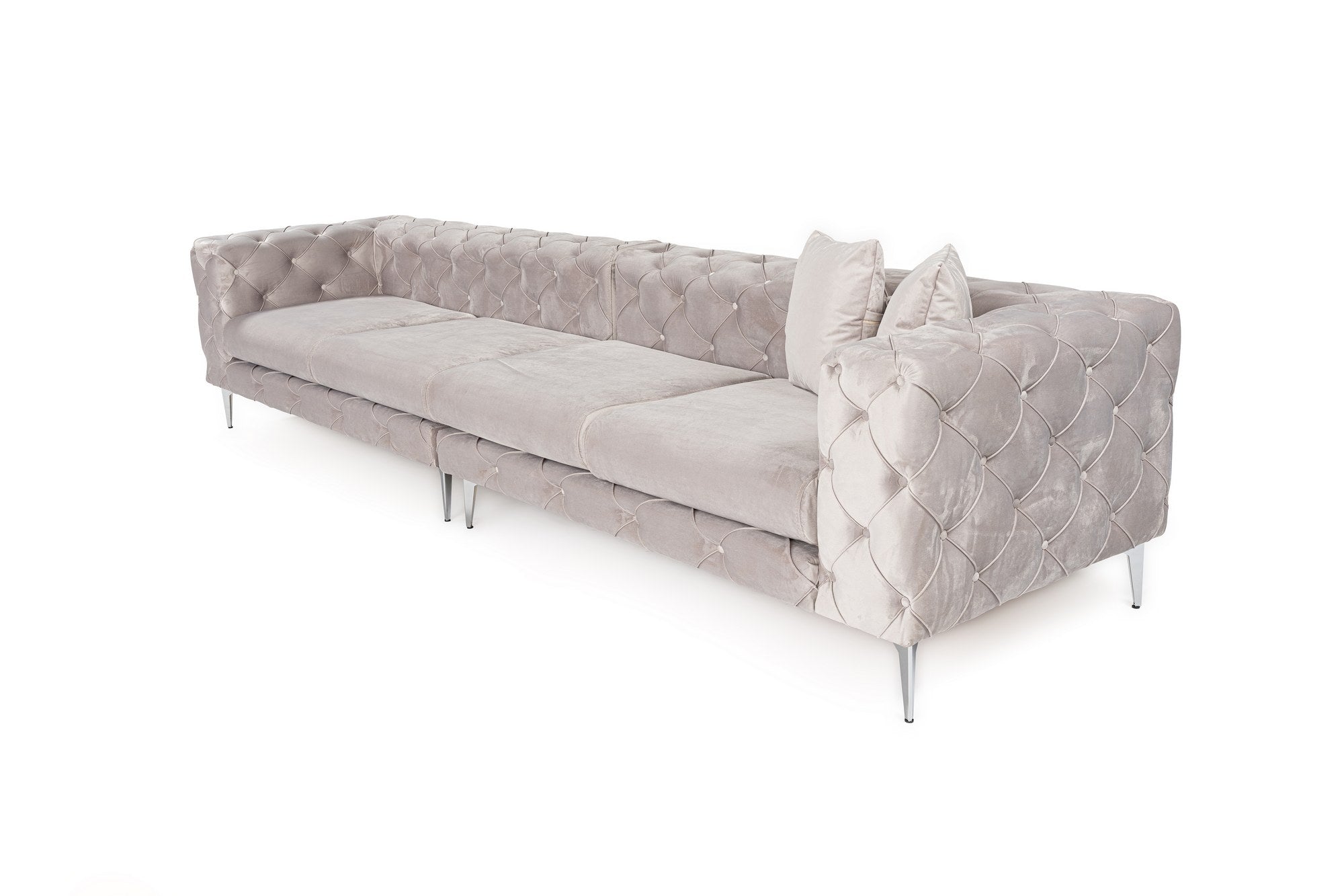 Sofá elegante de 4 lugares, cinza claro, 344 x 90 x 72 cm | Estrutura em madeira de faia e aglomerado, 100% poliéster, pernas cromadas | Inclui 2 almofadas, tecido lavável a seco