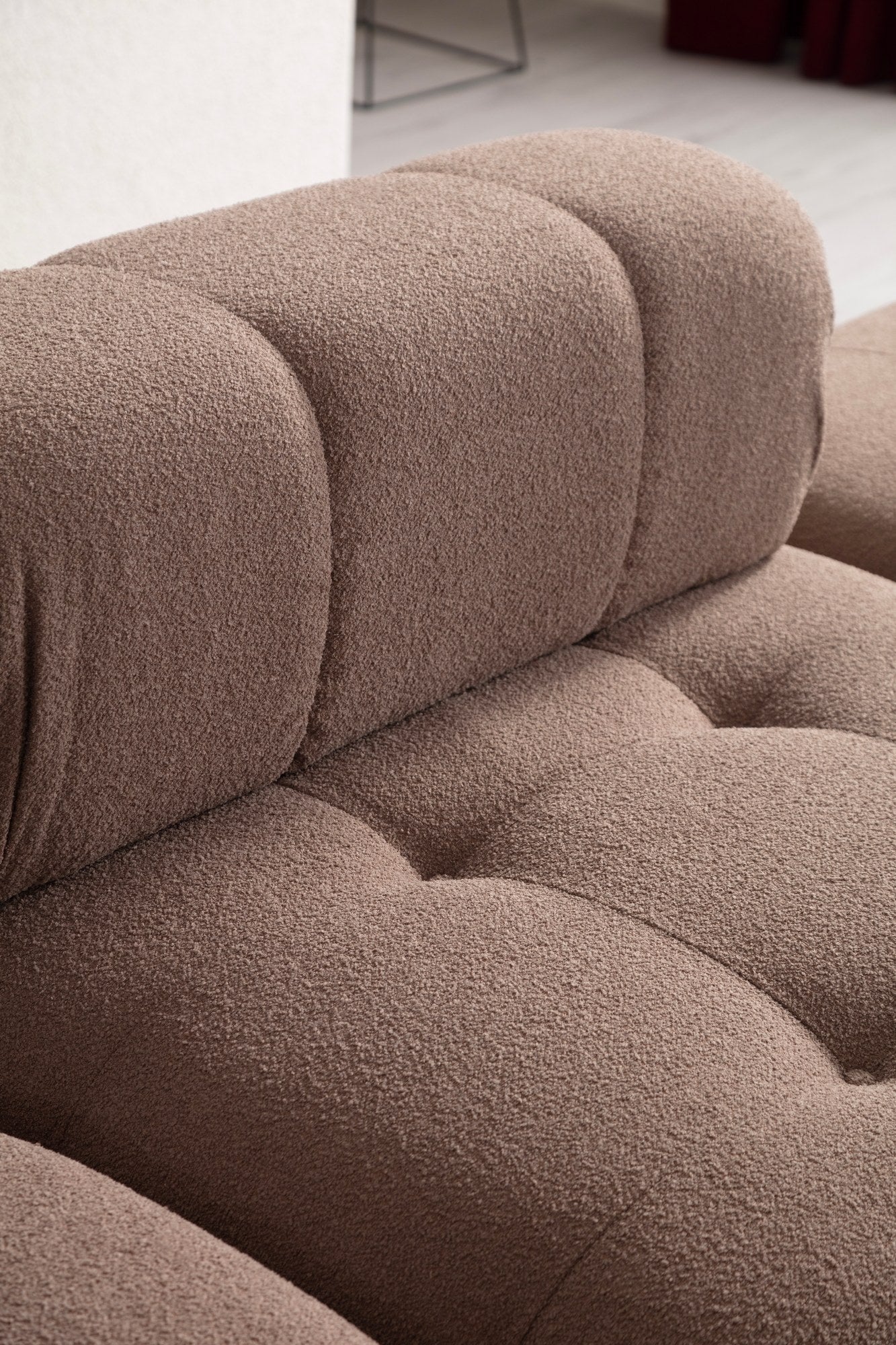 Sofá elegante de 3 lugares, Cappuccino, 300 x 100 x 80 cm | Estrutura em madeira de faia e aglomerado, 100% poliéster, espuma 28 DNS | Design moderno com mecanismo de mudança