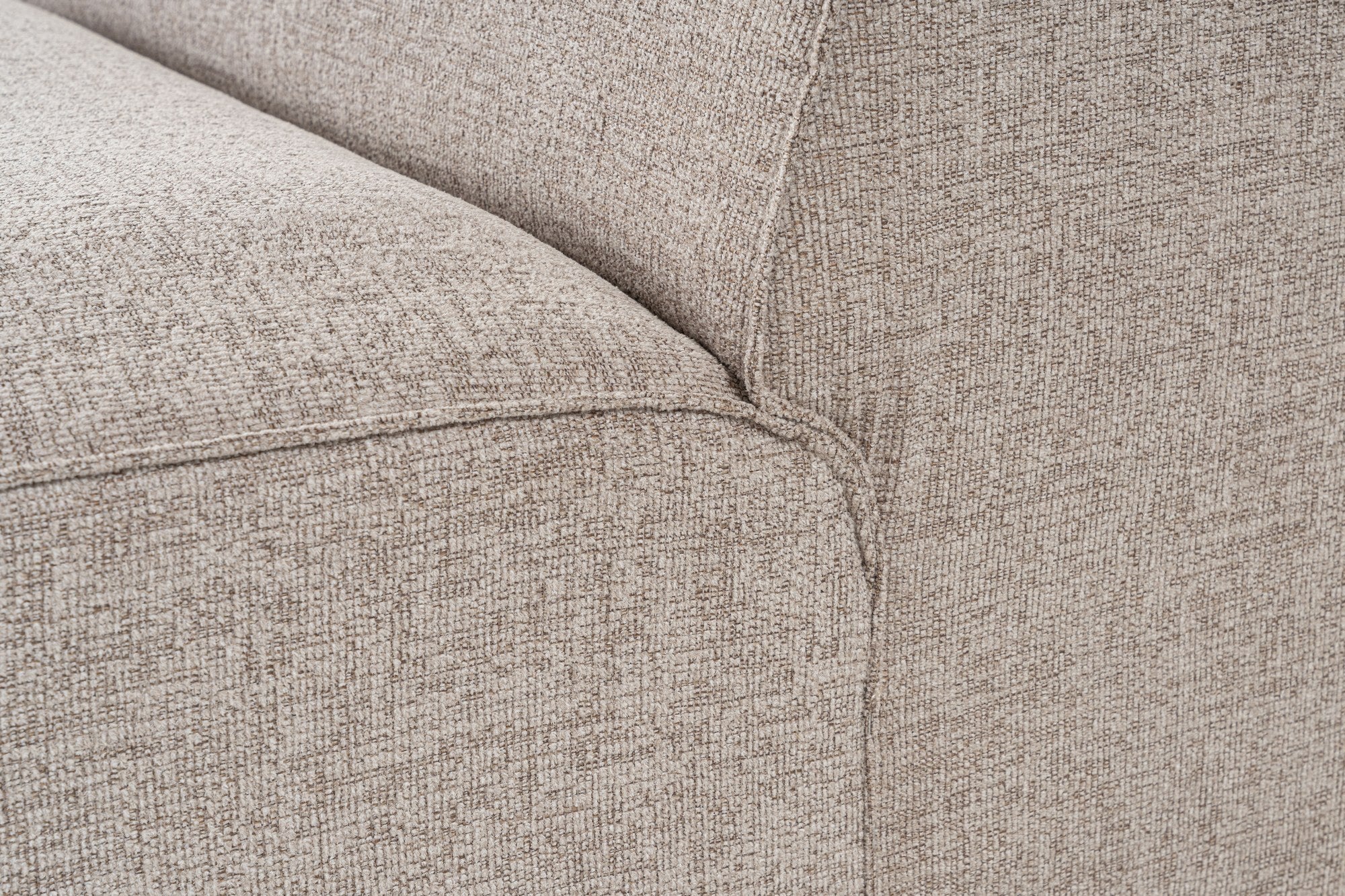 Sofá elegante de 2 lugares, cor mocha, 220 x 108 x 65 cm | Estrutura 100% madeira de carpa, tecido 100% poliéster, espuma 32 DNS, inclui 2 almofadas | Perfeito para salas de estar modernas