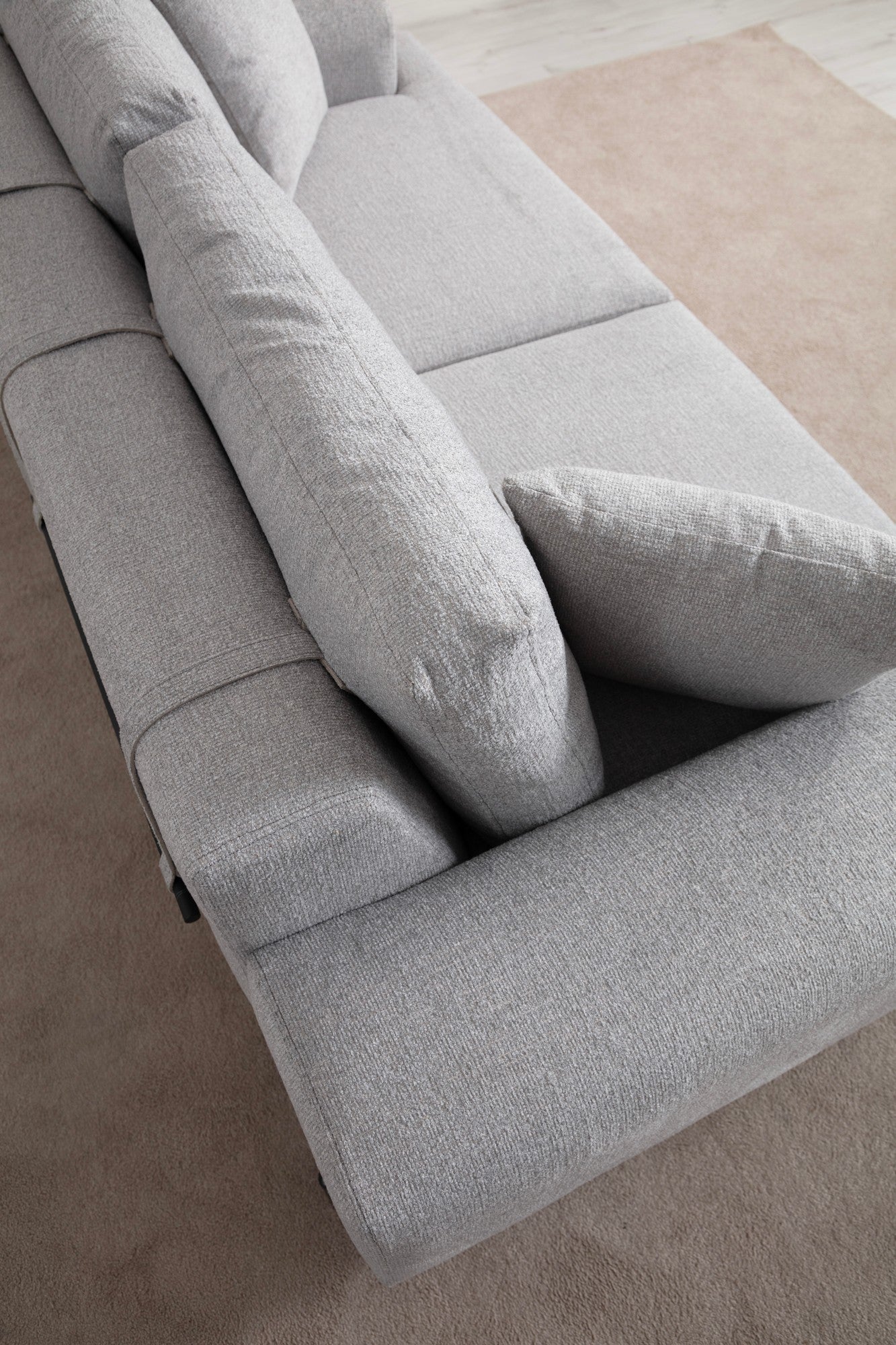 Sofá elegante de 3 lugares, tecido cinza, 220 x 98 x 78 cm | Estrutura em madeira de faia e aglomerado, pernas de metal | Espuma macia e almofadas portáteis, perfeito para salas de estar modernas