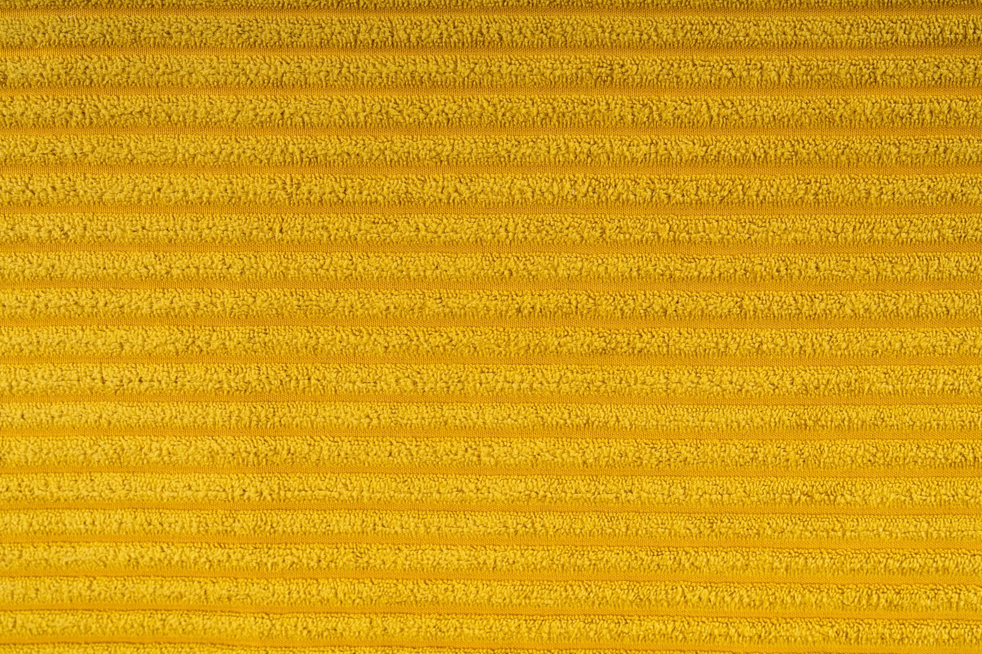 Sofá de canto elegante verde-oliva, 330 cm | Estrutura em madeira de faia e aglomerado, 100% poliéster, espuma 28 DNS | Almofadas portáteis, design elegante para uma vida moderna