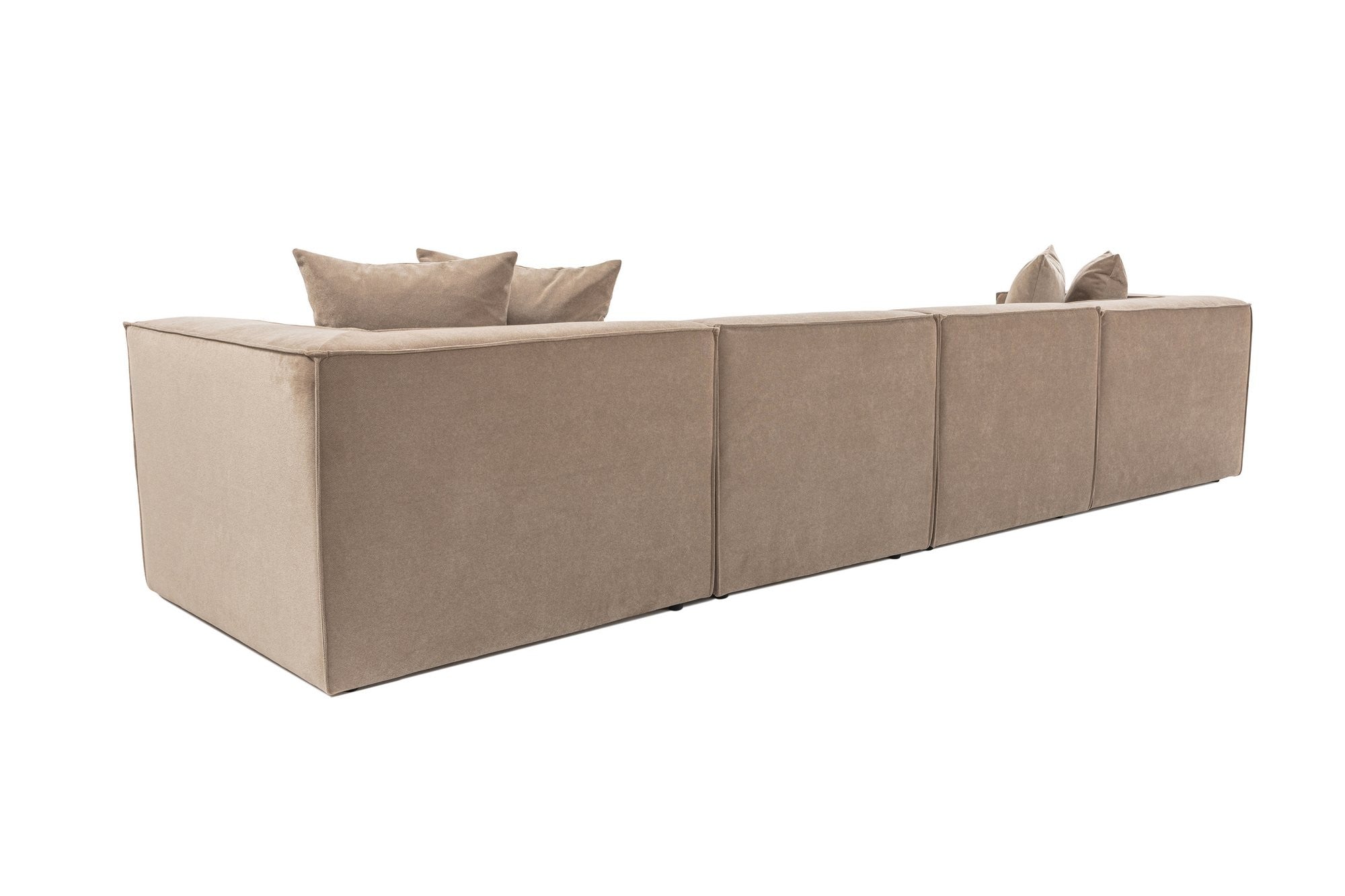 Sofá de Canto Cappuccino com Puff, 350 cm x 190 cm | Estrutura 100% madeira de carpa, tecido 100% linho, espuma 32 DNS | Elegante e confortável para espaços de convivência modernos