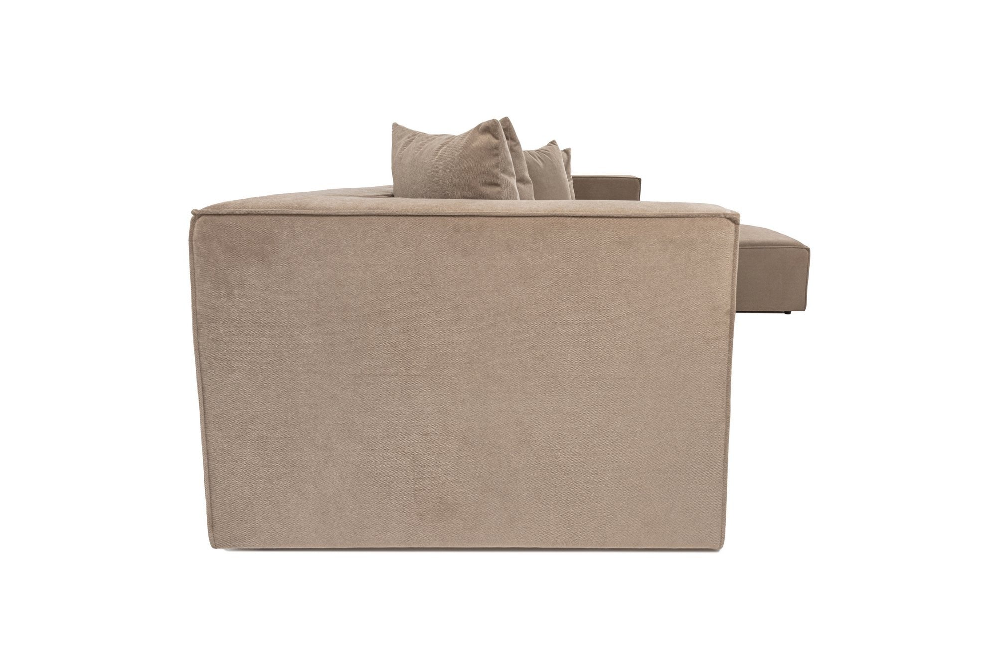 Sofá de Canto Cappuccino com Puff, 350 cm x 190 cm | Estrutura 100% madeira de carpa, tecido 100% linho, espuma 32 DNS | Elegante e confortável para espaços de convivência modernos