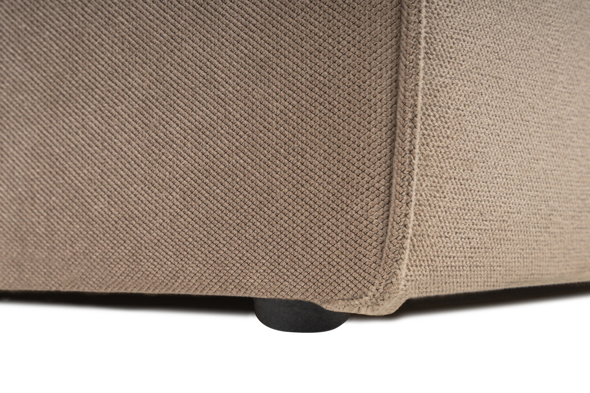 Sofá de Canto Cappuccino com Puff, 350 cm x 190 cm | Estrutura 100% madeira de carpa, tecido 100% linho, espuma 32 DNS | Elegante e confortável para espaços de convivência modernos