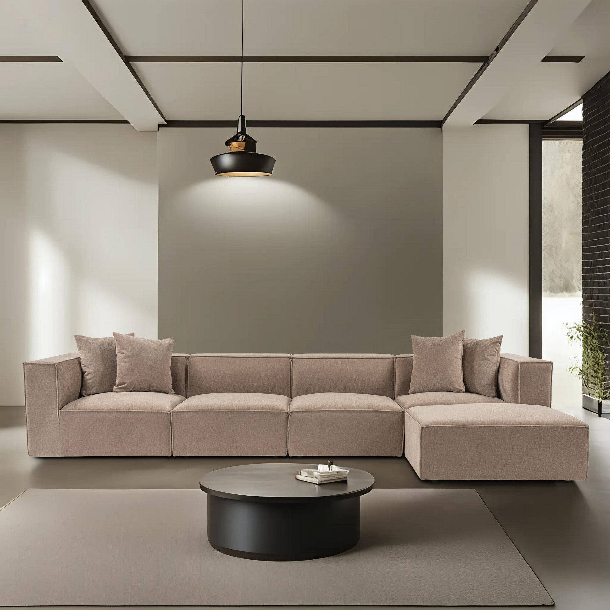Sofá de Canto Cappuccino com Puff, 350 cm x 190 cm | Estrutura 100% madeira de carpa, tecido 100% linho, espuma 32 DNS | Elegante e confortável para espaços de convivência modernos