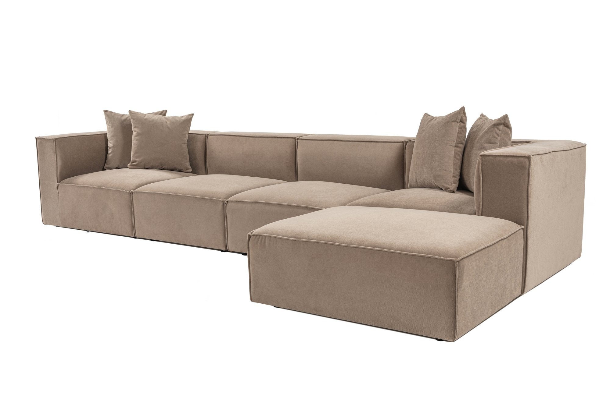 Sofá de Canto Cappuccino com Puff, 350 cm x 190 cm | Estrutura 100% madeira de carpa, tecido 100% linho, espuma 32 DNS | Elegante e confortável para espaços de convivência modernos