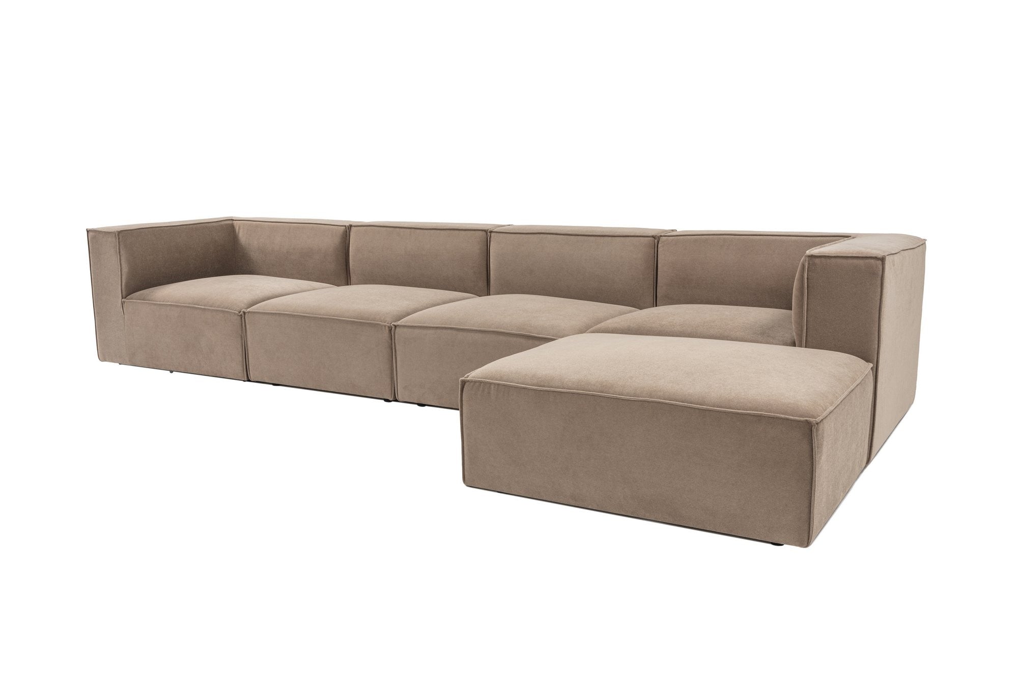 Sofá de Canto Cappuccino com Puff, 350 cm x 190 cm | Estrutura 100% madeira de carpa, tecido 100% linho, espuma 32 DNS | Elegante e confortável para espaços de convivência modernos