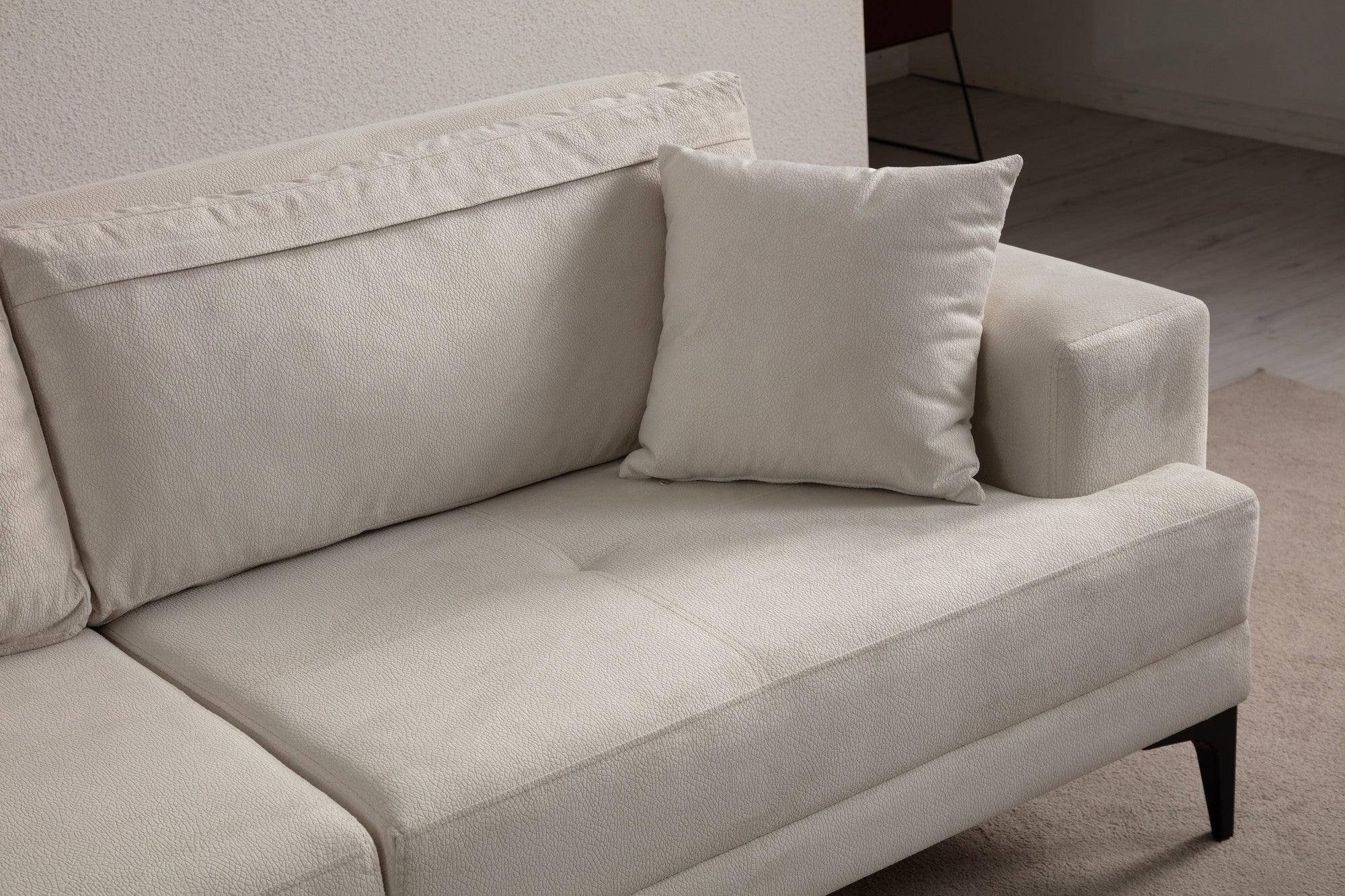 Sofá elegante de 3 lugares, cor crua, 234 x 100 x 78 cm | Estrutura em madeira de faia, 100% poliéster, almofadas de espuma macia | Perfeito para salas de estar modernas